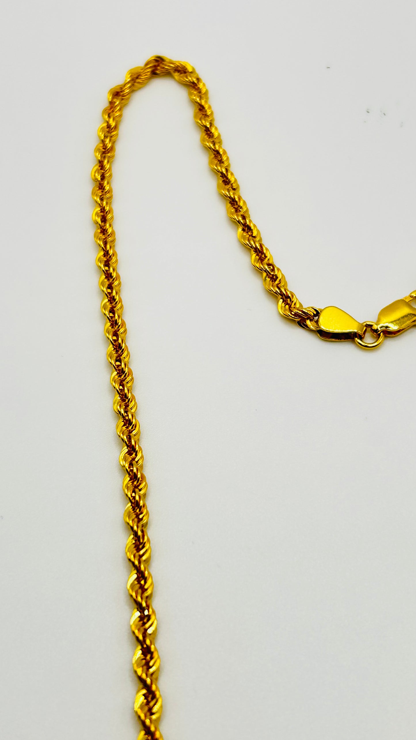 Timeless Elegance: 22ct Gold Hollow Rope Chain (7.5g, 18 Inches, Hallmarked)