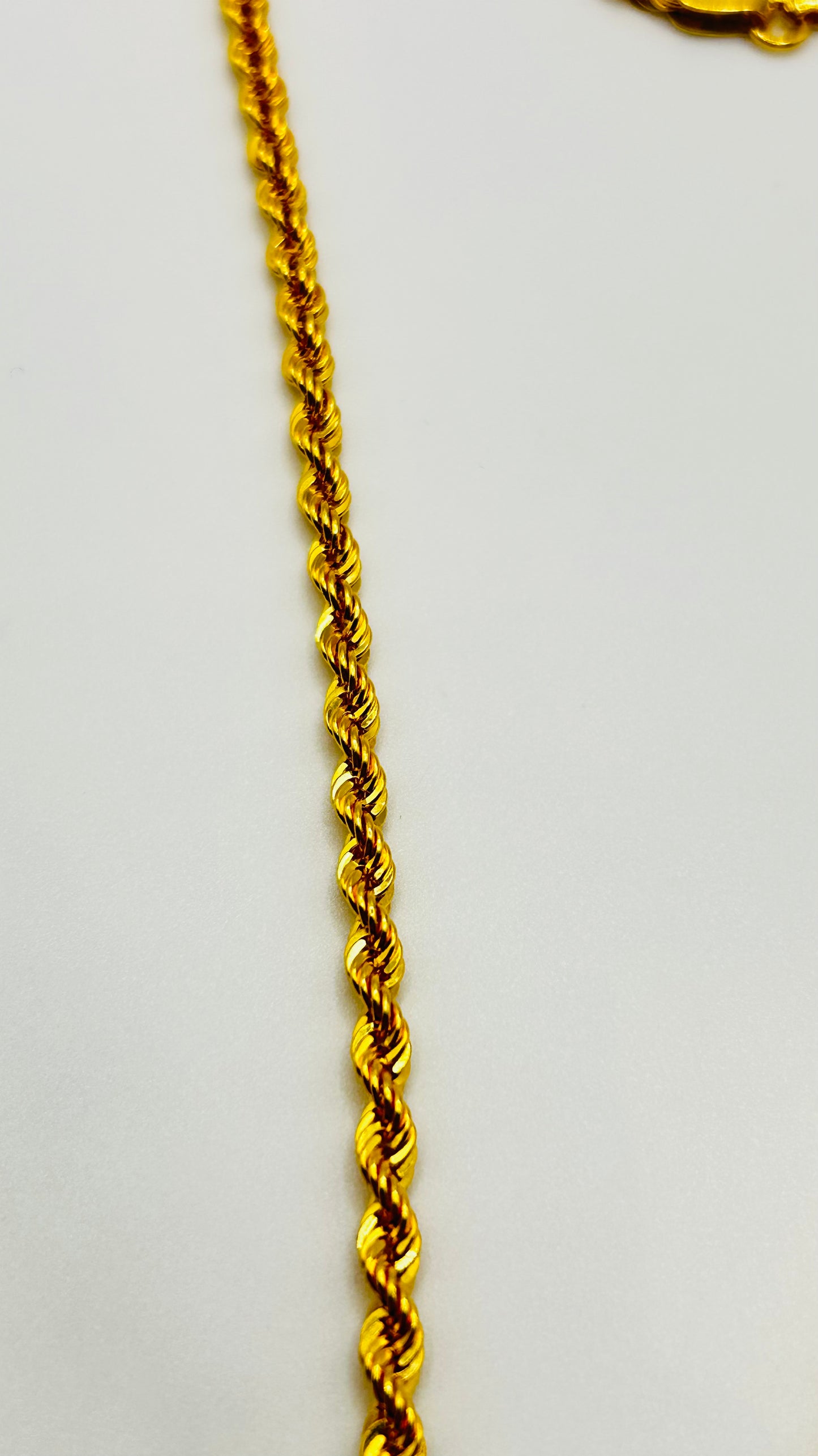 Timeless Elegance: 22ct Gold Hollow Rope Chain (7.5g, 18 Inches, Hallmarked)