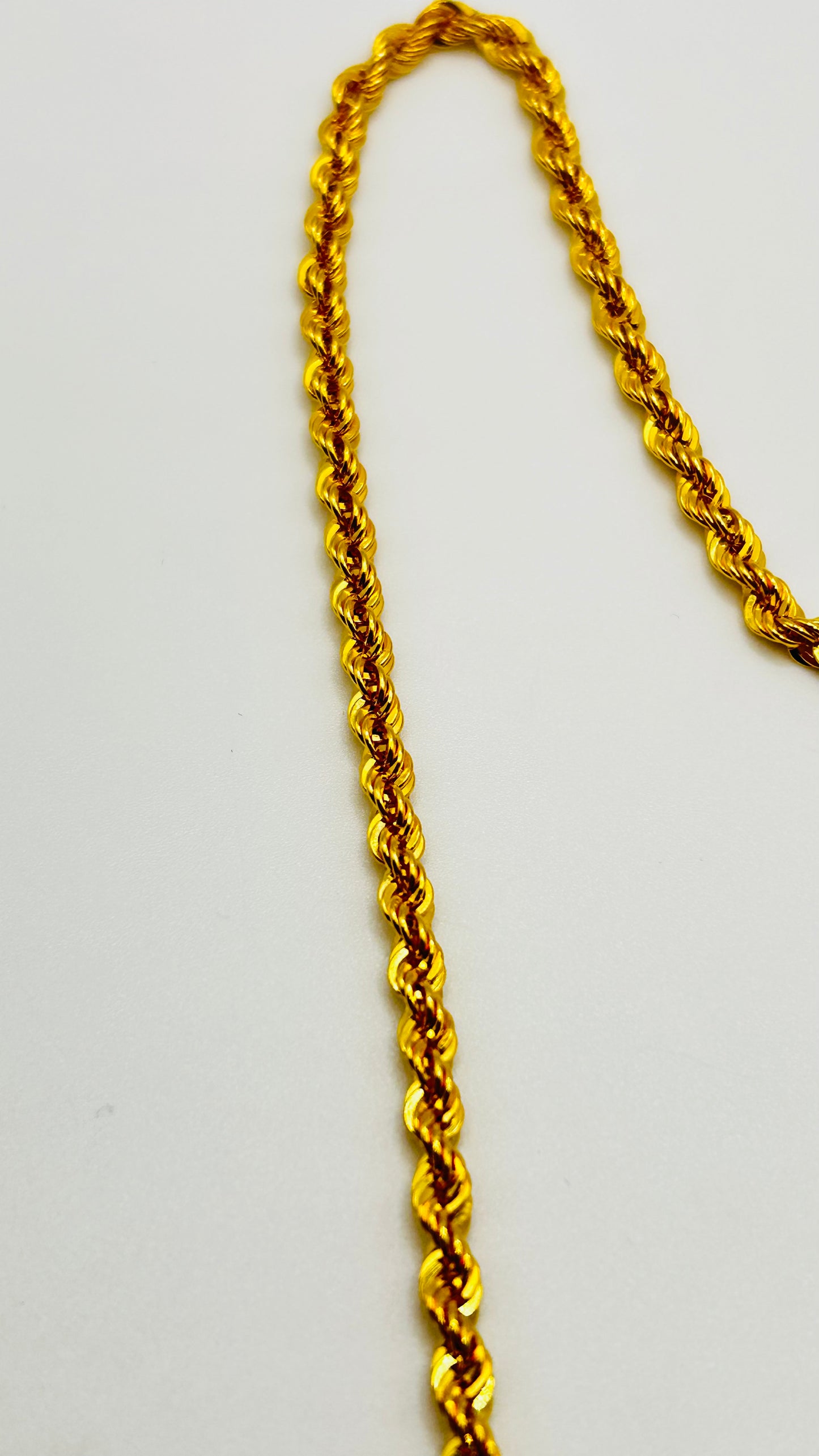 Timeless Elegance: 22ct Gold Hollow Rope Chain (7.5g, 18 Inches, Hallmarked)