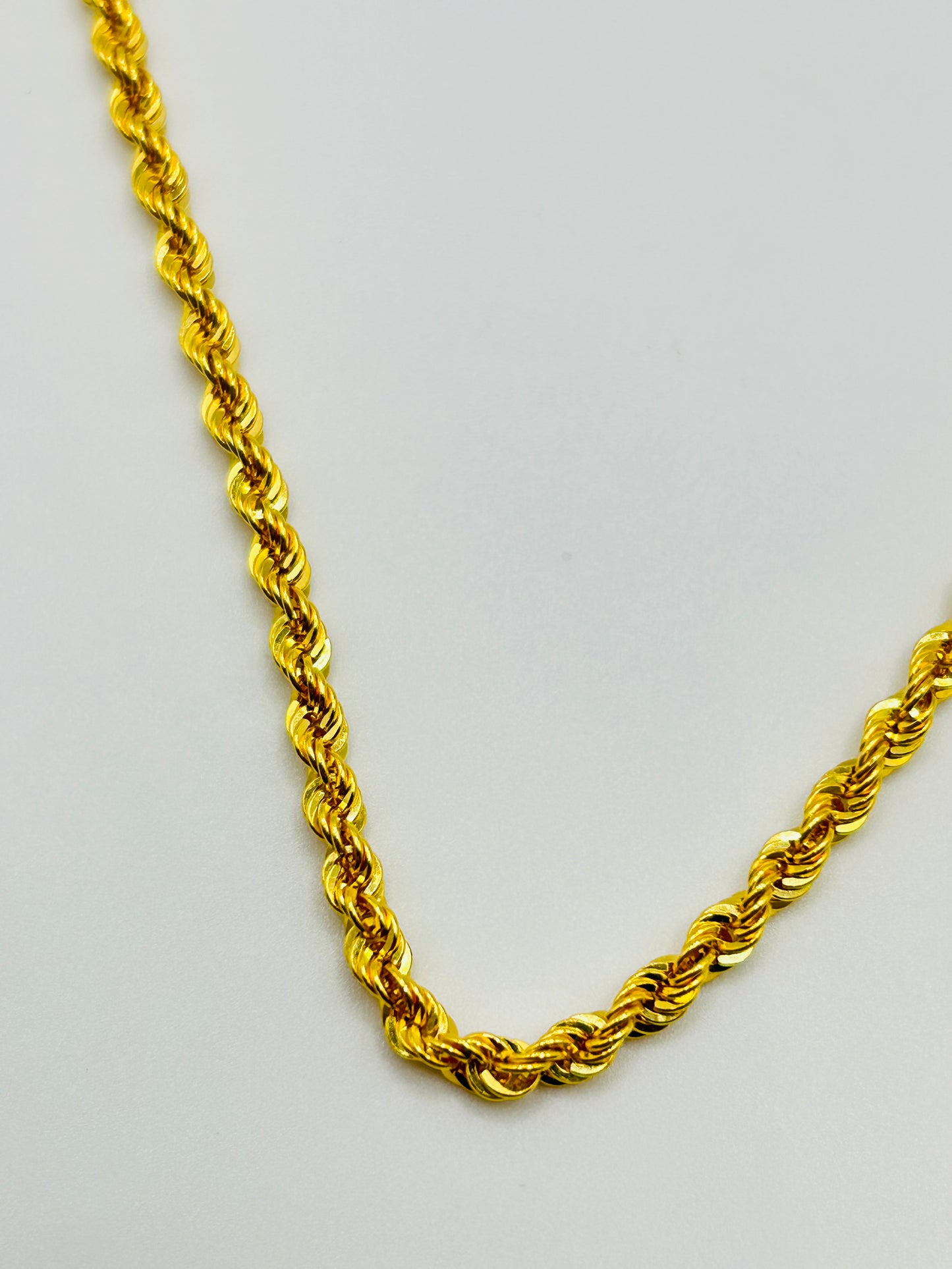 22ct Gold Rope Chain (Hollow) – 8.1g, 20 Inches, Hallmarked