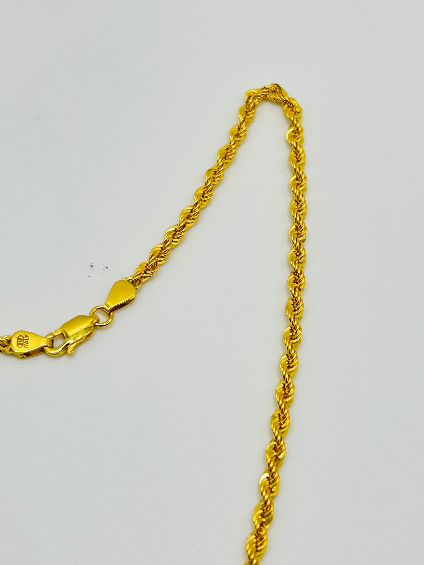 22ct Gold Rope Chain (Hollow) – 8.1g, 20 Inches, Hallmarked