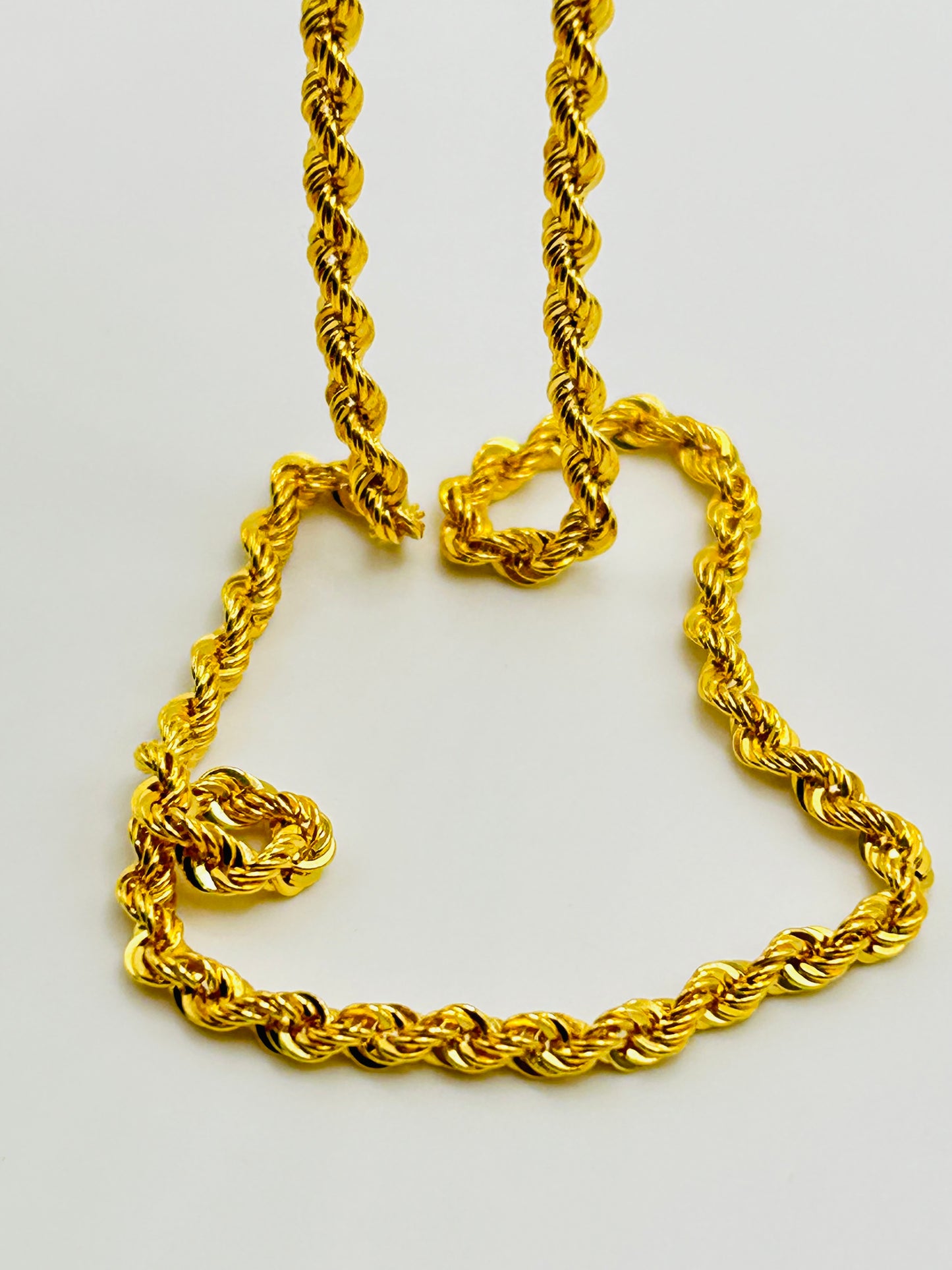 22ct Gold Rope Chain (Hollow) – 8.1g, 20 Inches, Hallmarked