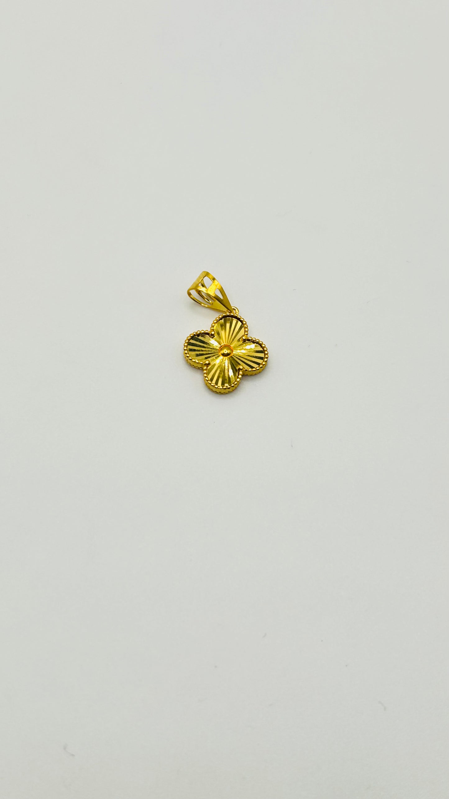 22ct gold pendant 1.7 gram hallmarked