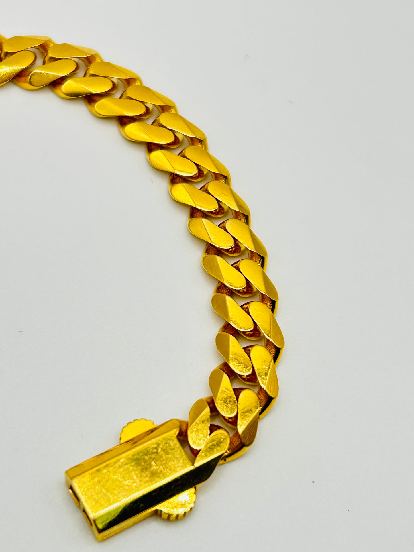 22ct Gold Bracelet – 20.8g 8 Inch (Hollow, Hallmarked & Punched)