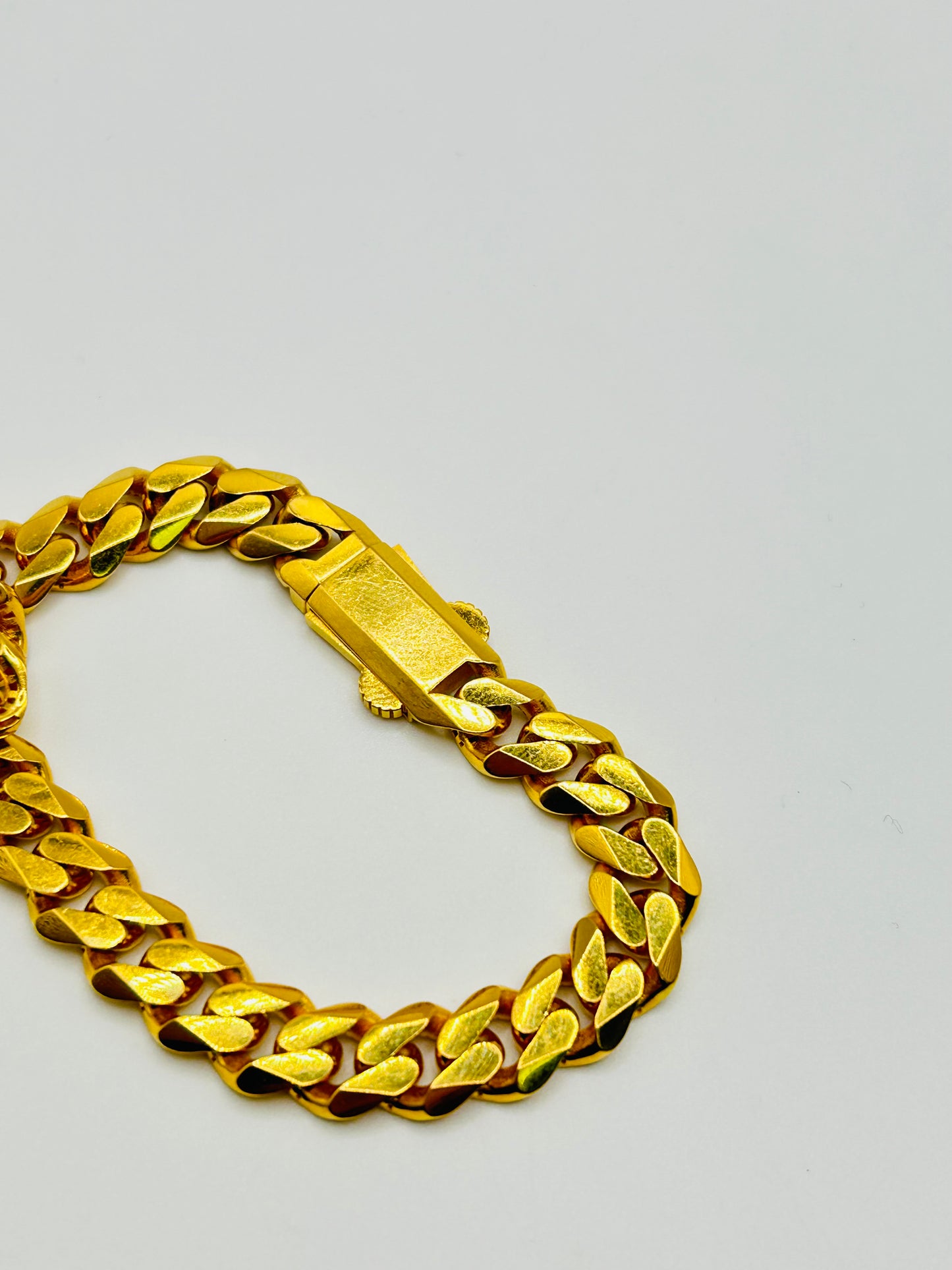 22ct Gold Bracelet – 20.8g 8 Inch (Hollow, Hallmarked & Punched)