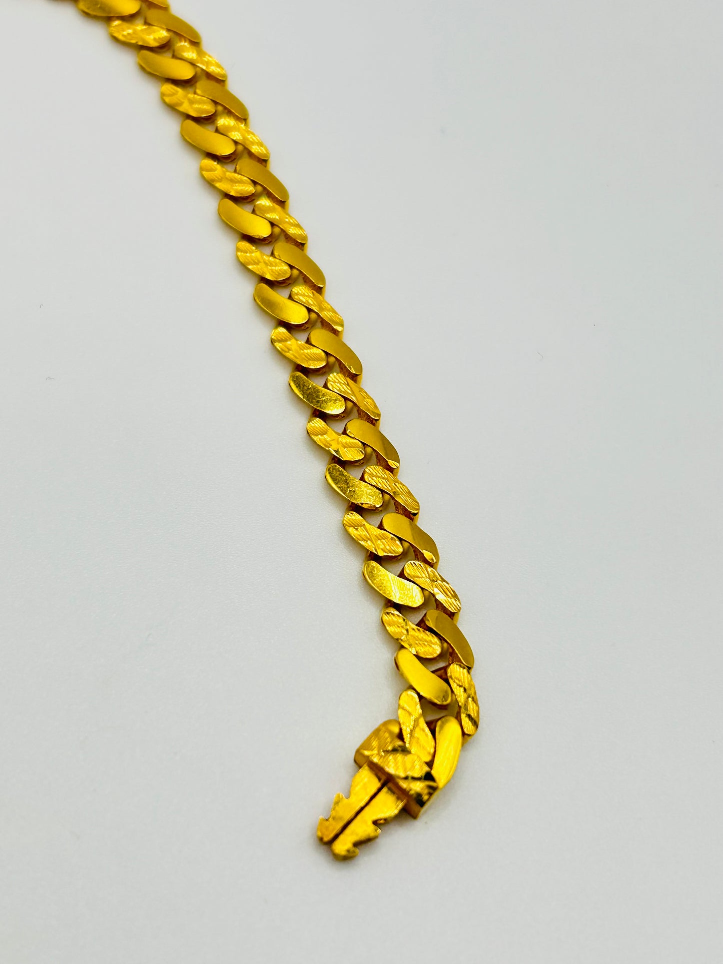 22ct Gold Bracelet β 15.2g (Hollow, Hallmarked & Punched)