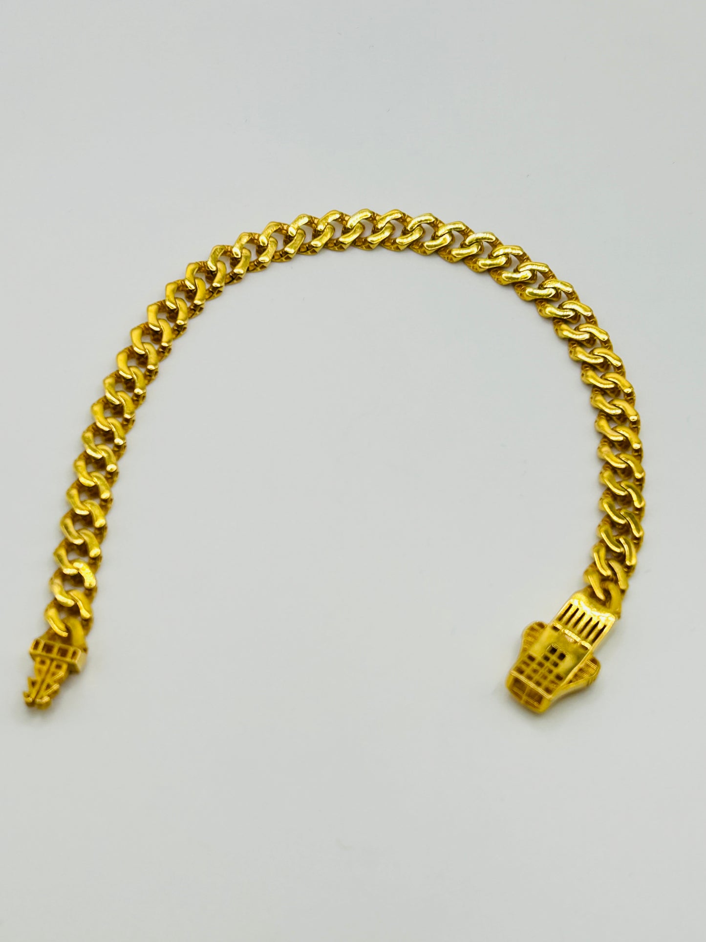 22ct Gold Bracelet β 15.2g (Hollow, Hallmarked & Punched)