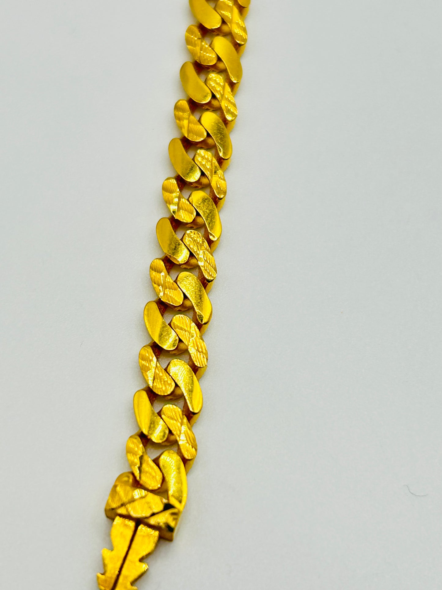 22ct Gold Bracelet β 15.2g (Hollow, Hallmarked & Punched)