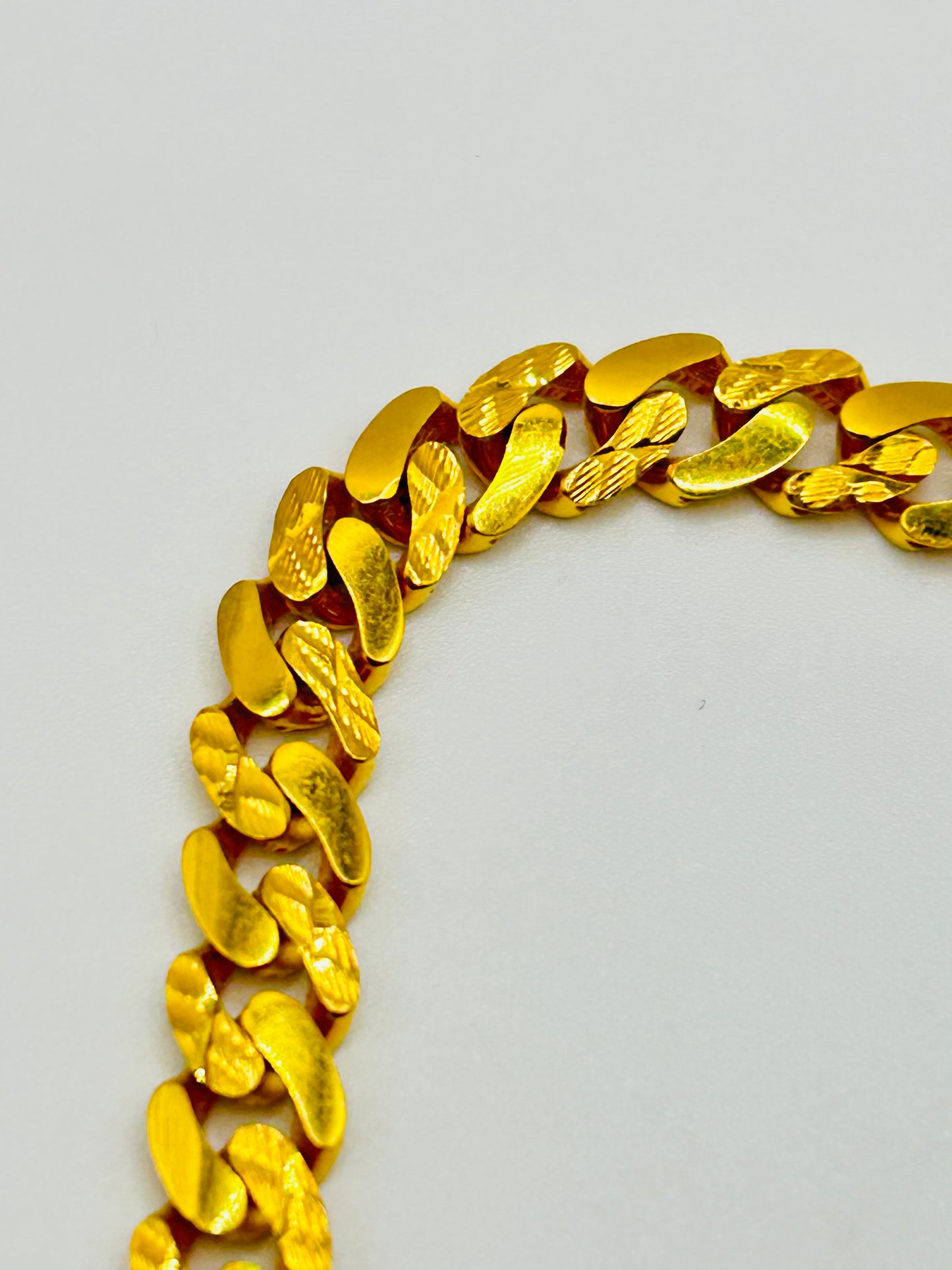 22ct Gold Bracelet β 15.2g (Hollow, Hallmarked & Punched)