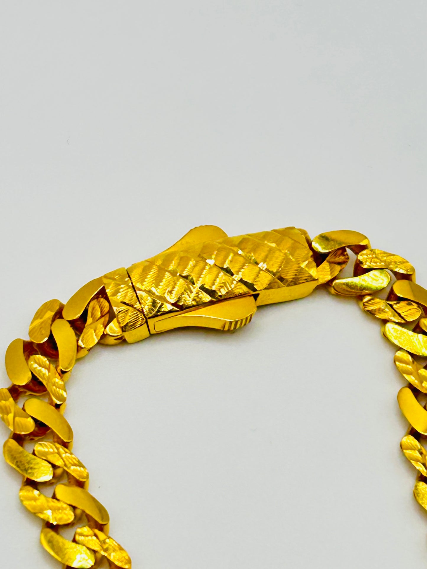 22ct Gold Bracelet β 15.2g (Hollow, Hallmarked & Punched)
