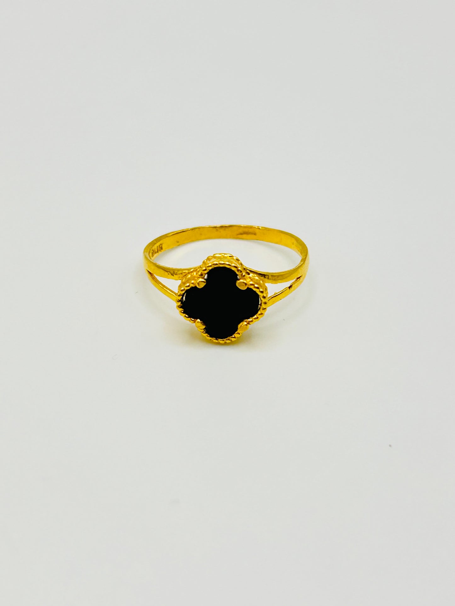 22ct Gold Ladies Ring – 2.3g, Hallmarked, Size M
