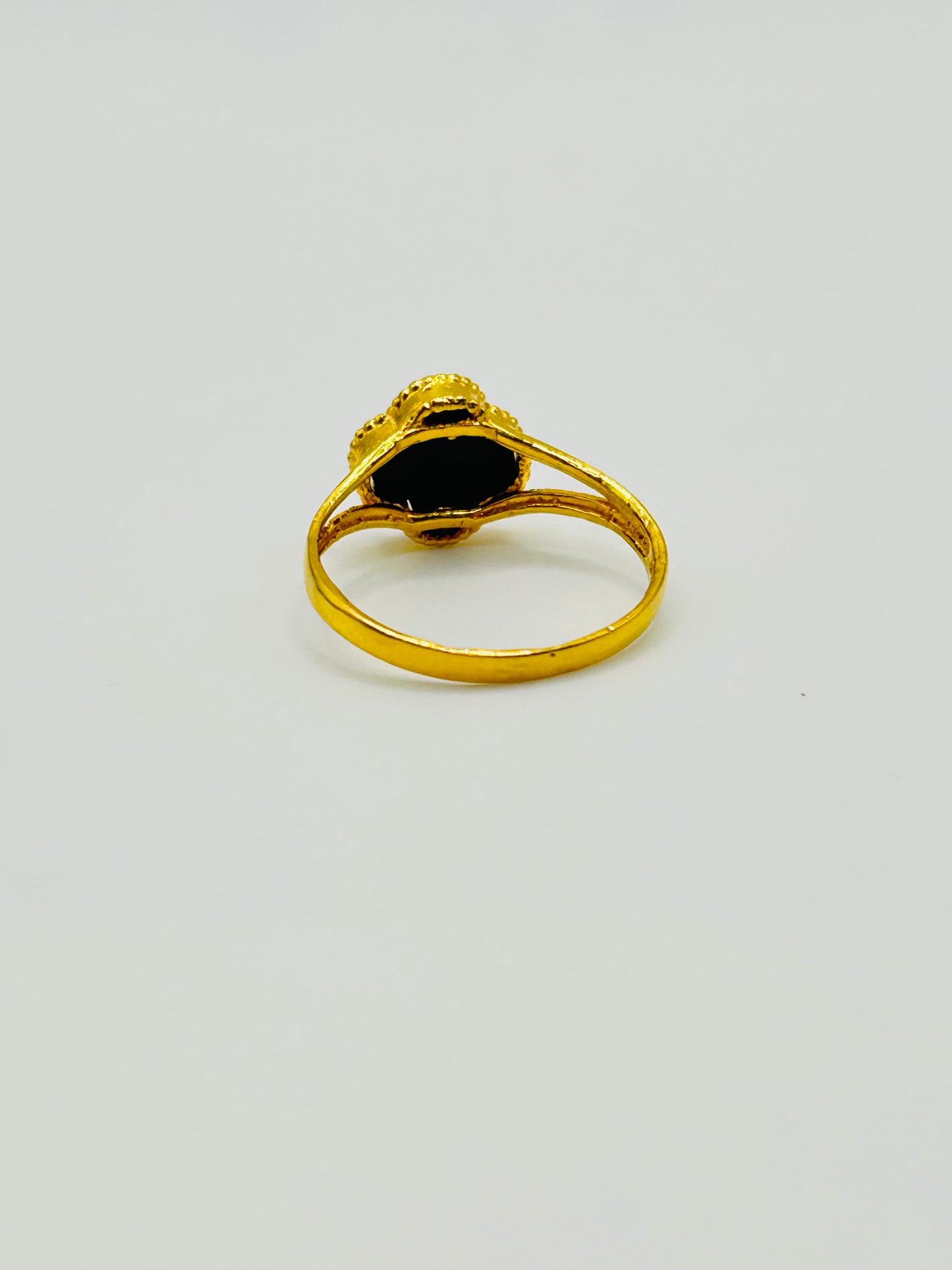 22ct Gold Ladies Ring – 2.3g, Hallmarked, Size M