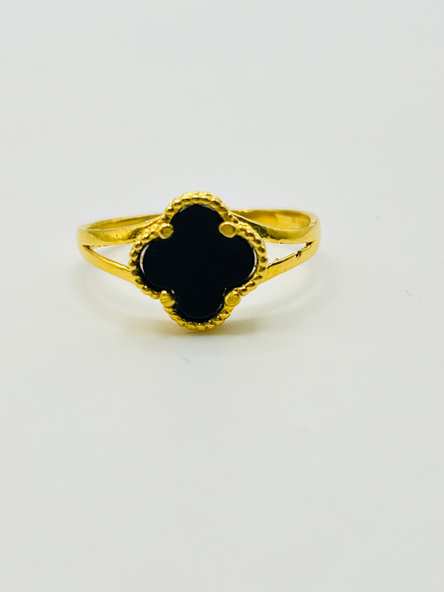 22ct Gold Ladies Ring – 2.3g, Hallmarked, Size M