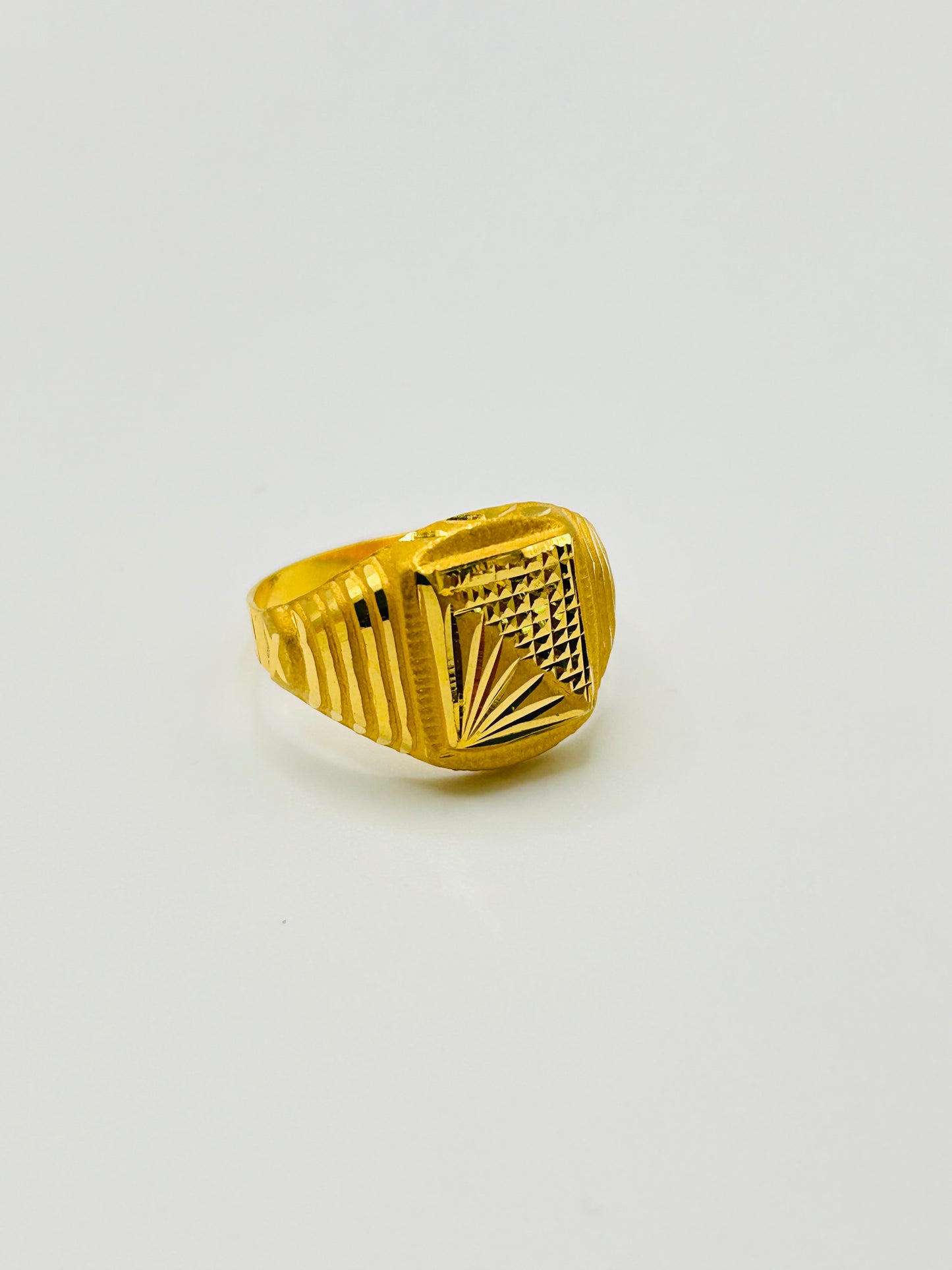 22ct Gold Men’s Ring – 2.4g, Hallmarked, Size R
