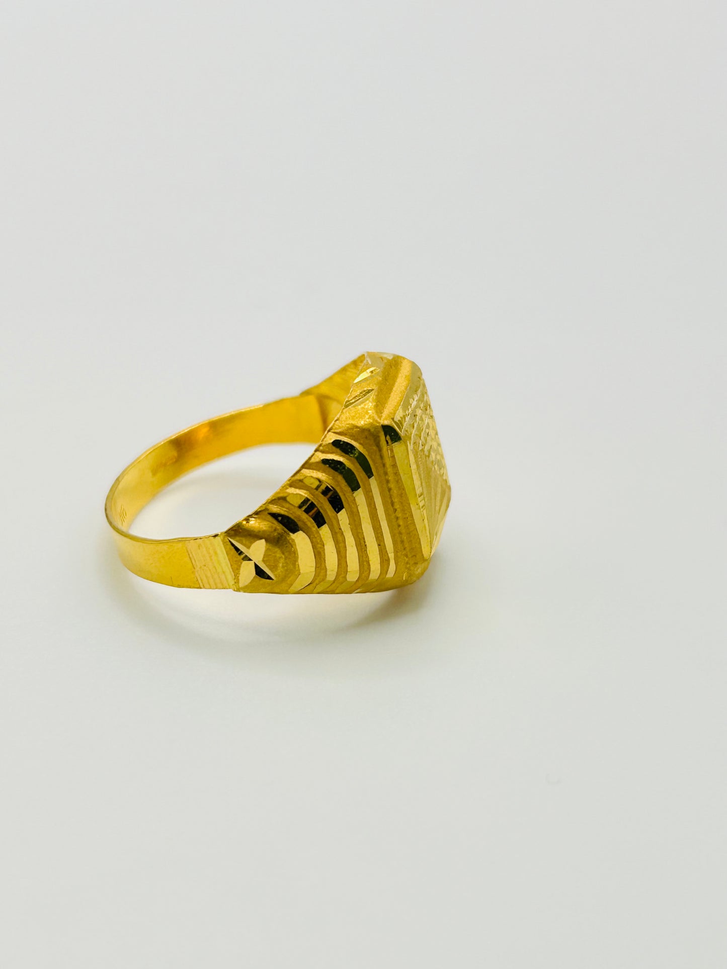 22ct Gold Men’s Ring – 2.4g, Hallmarked, Size R