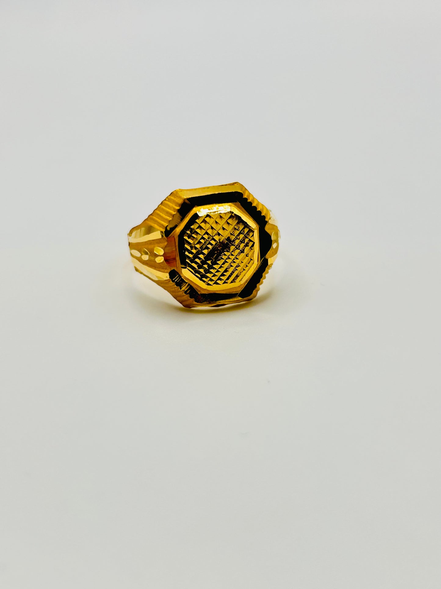 22ct Gold Men’s Ring – 2.2g, Hallmarked, Size T