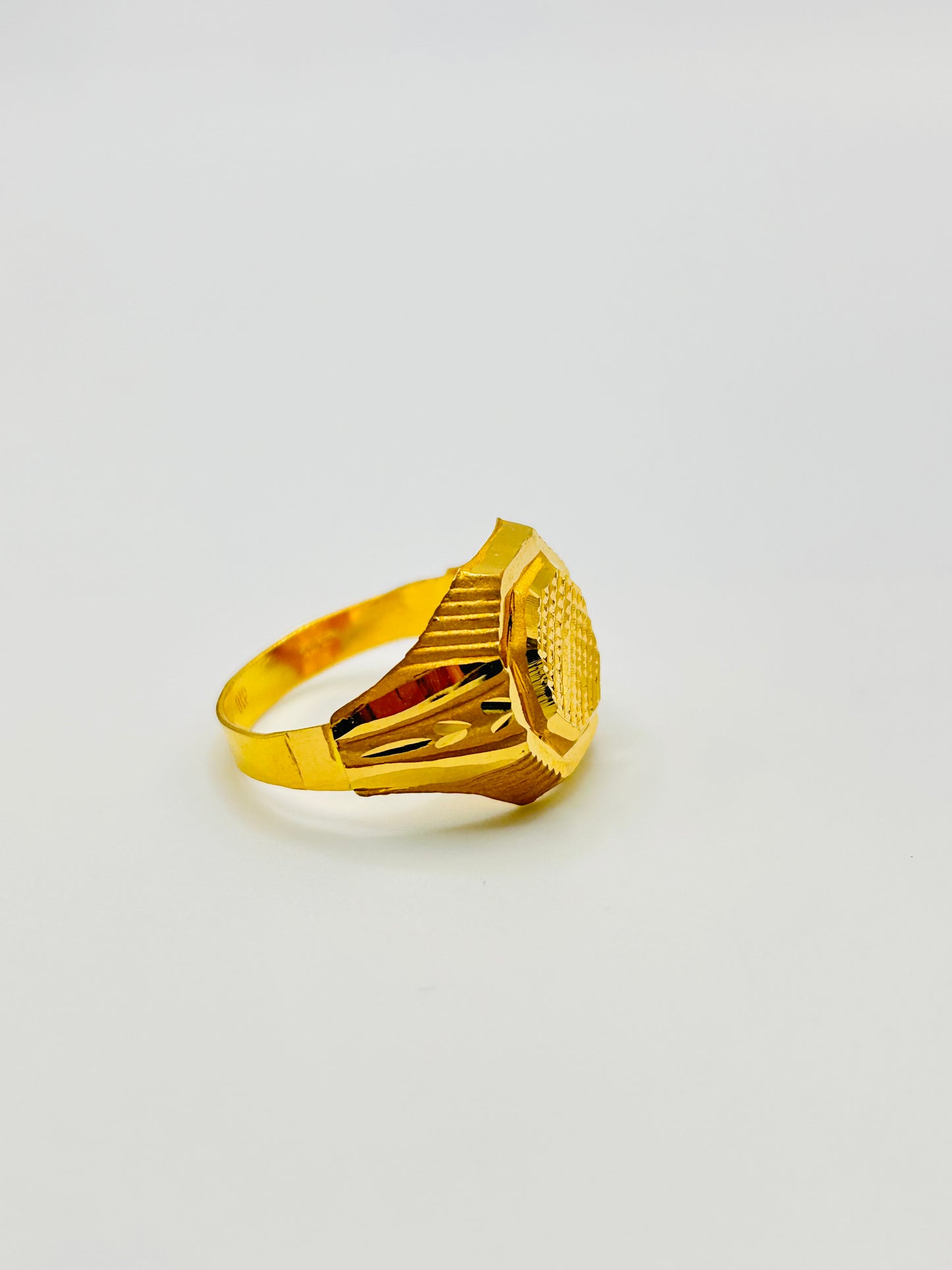22ct Gold Men’s Ring – 2.2g, Hallmarked, Size T