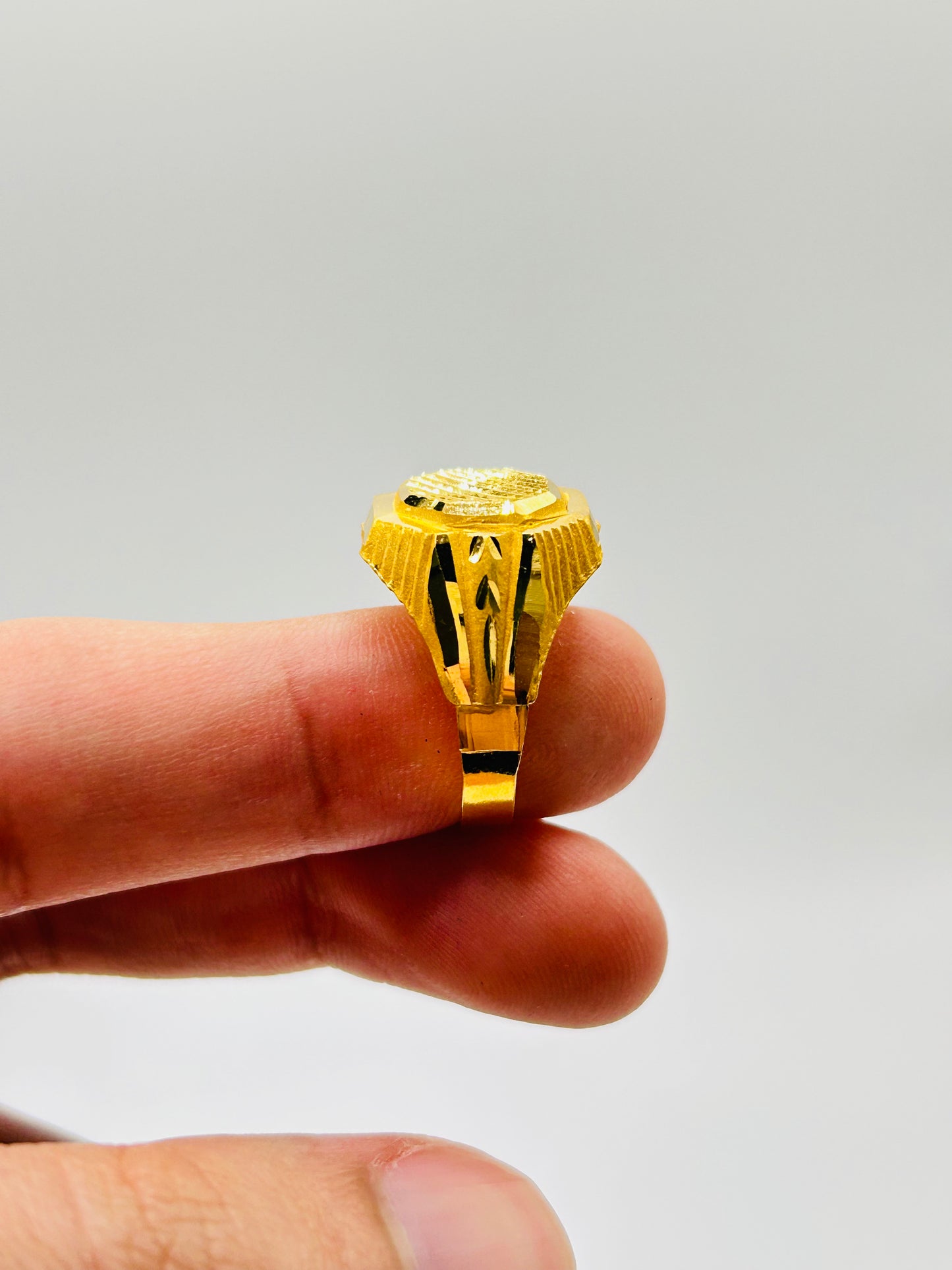 22ct Gold Men’s Ring – 2.2g, Hallmarked, Size T