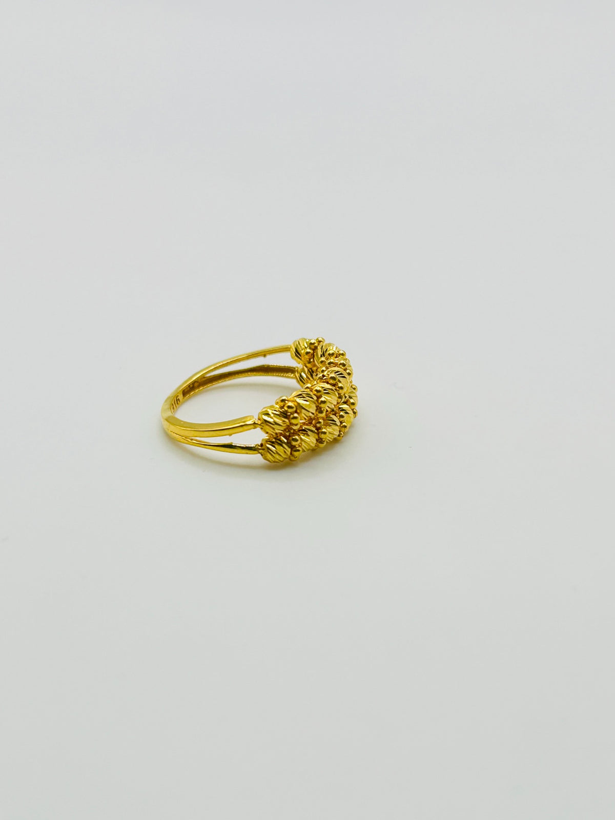 22ct gold ladies ring size I and a half