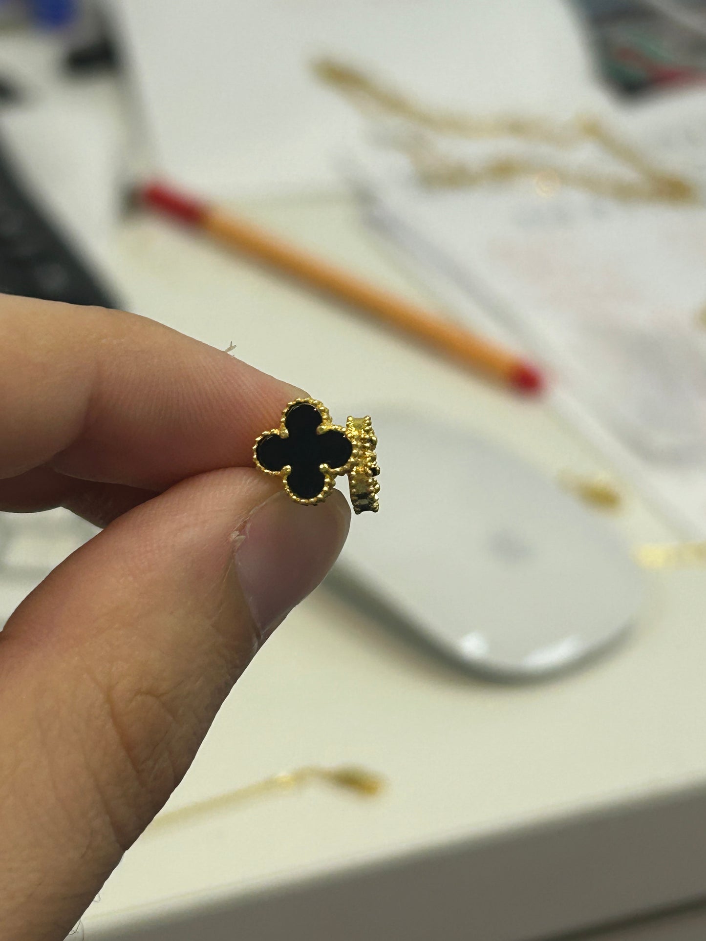 22ct gold studs hallmarked 2.0g