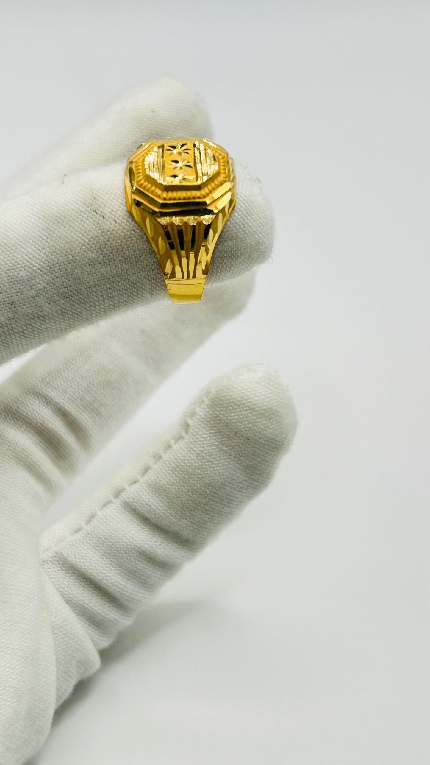 22ct Gold Men’s Ring – Size T (2.5g, Hallmarked)