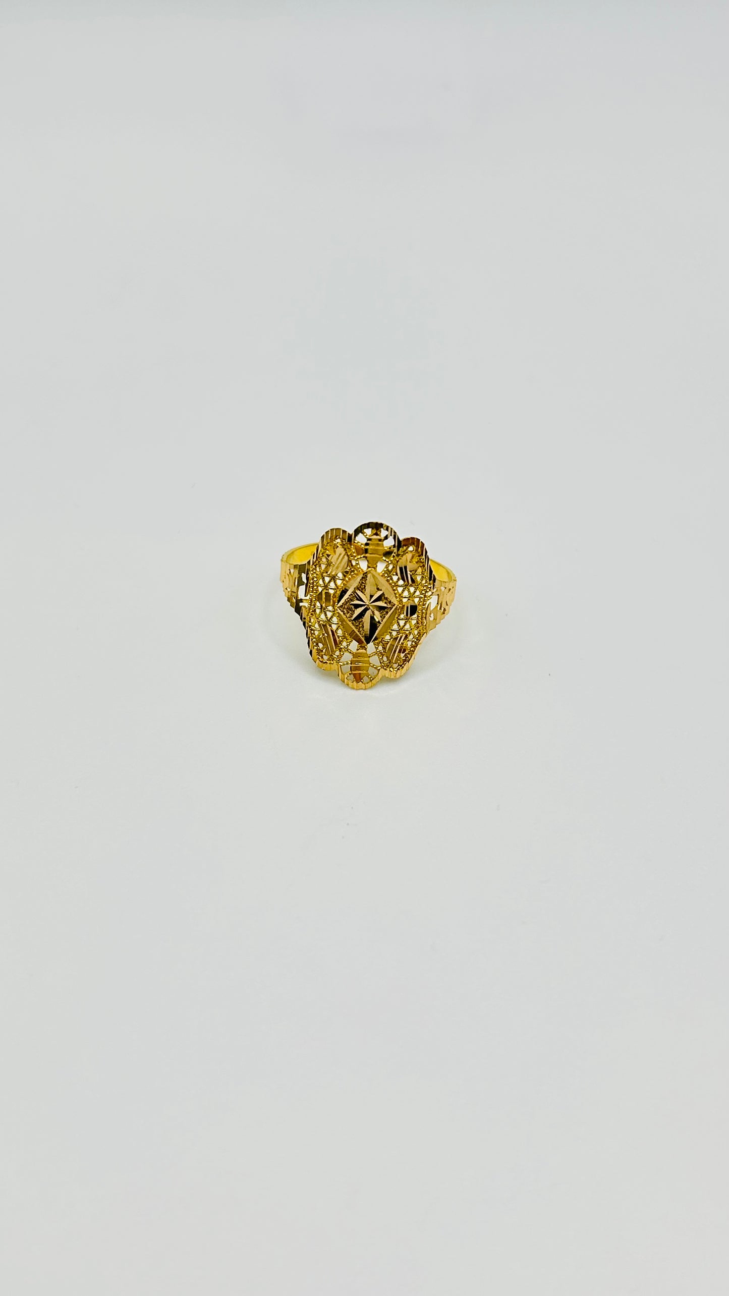 22ct Gold Ladies Ring – Size P½ (2.3g, Hallmarked)