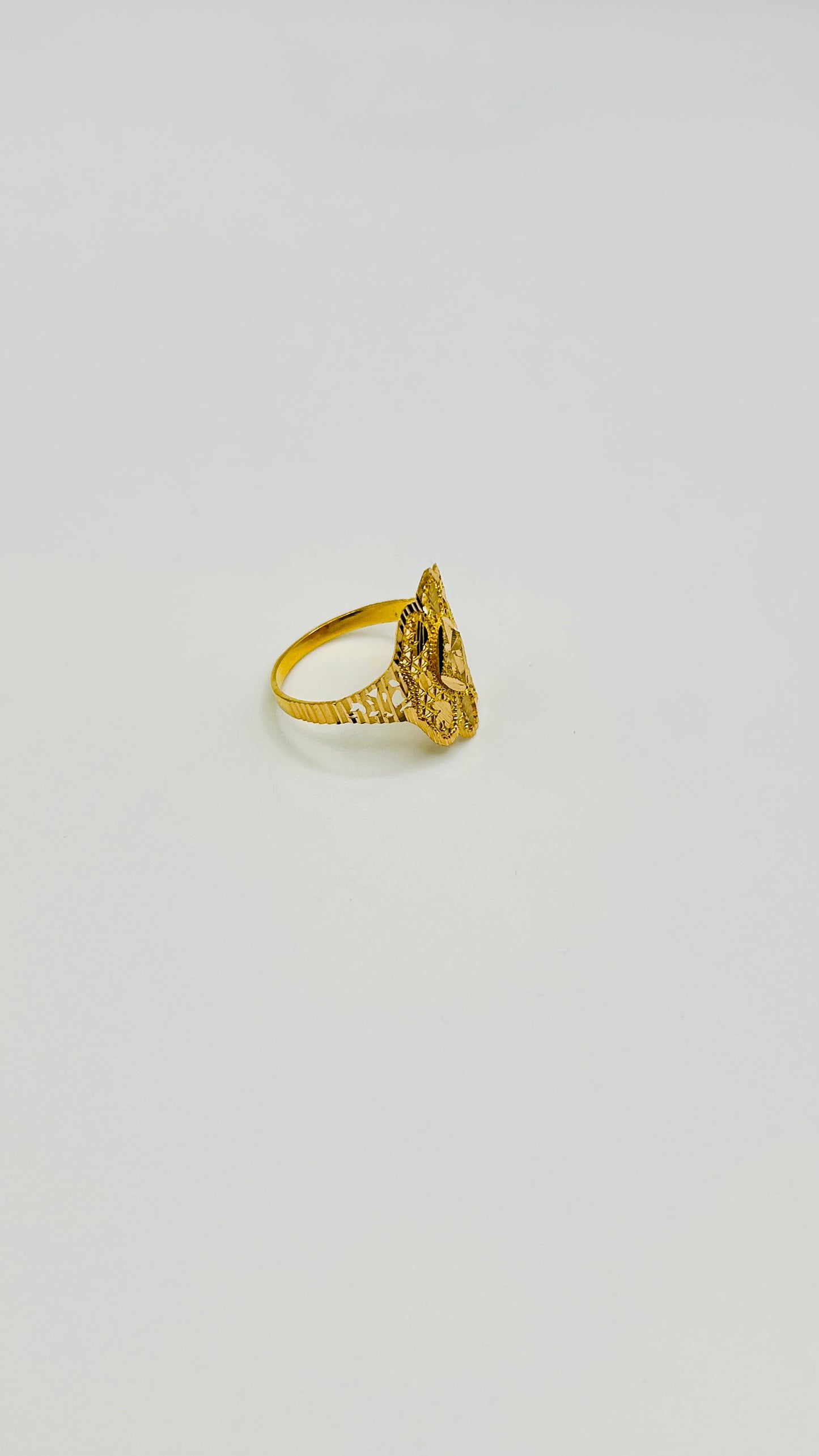 22ct Gold Ladies Ring – Size P½ (2.3g, Hallmarked)