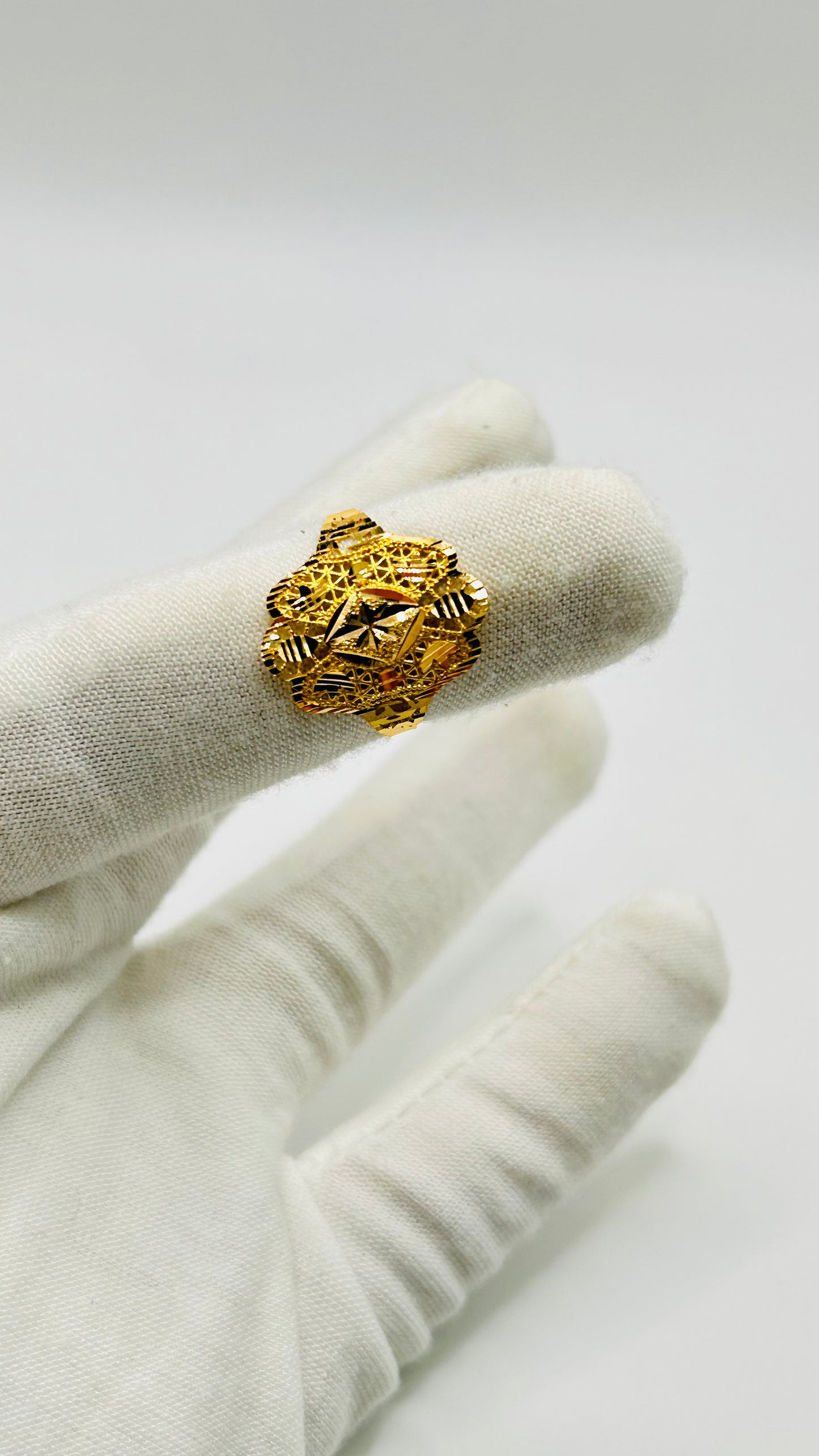 22ct Gold Ladies Ring – Size P½ (2.3g, Hallmarked)