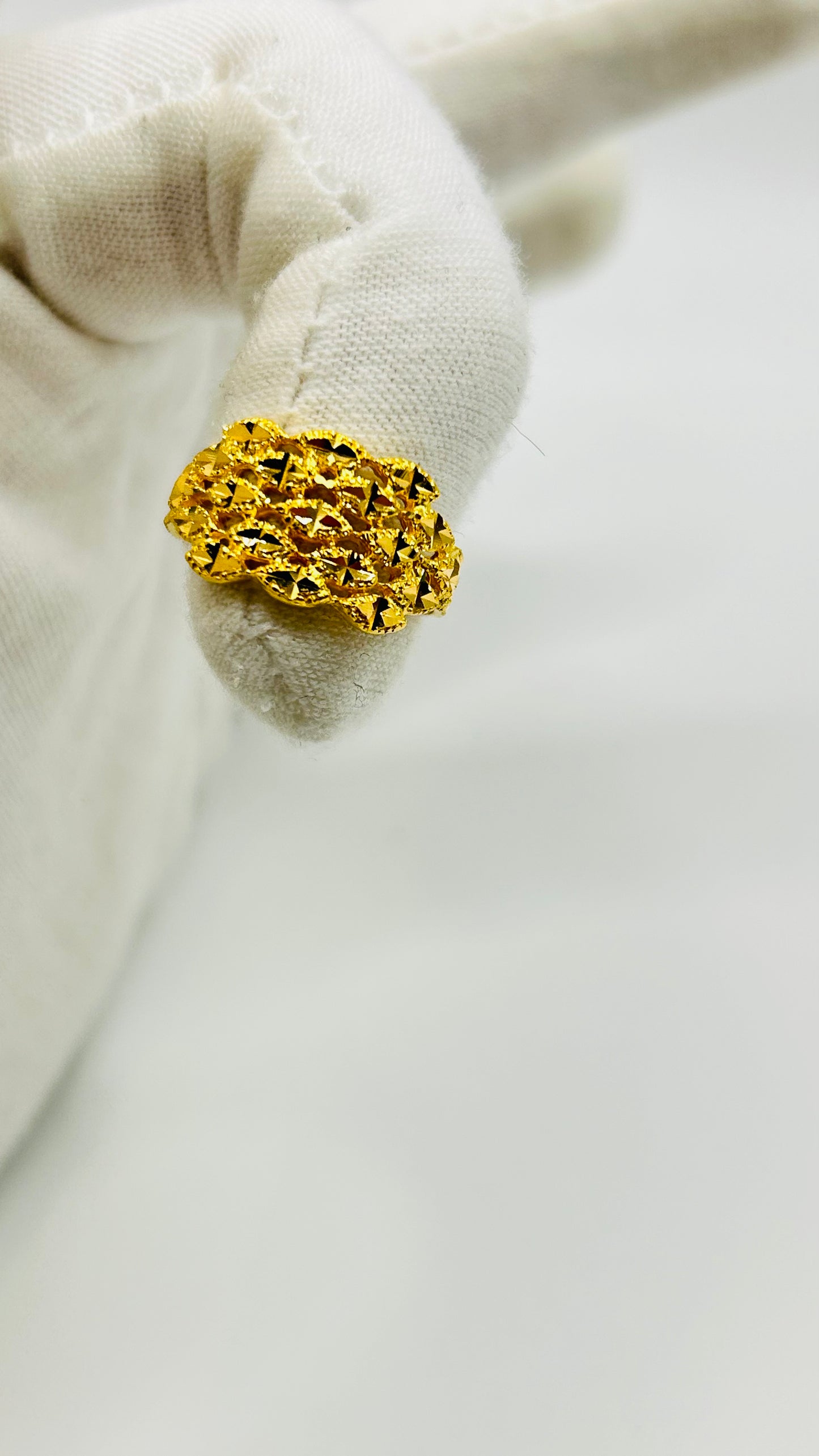 22ct Gold Ladies Ring – Size O (4.4g, Hallmarked)