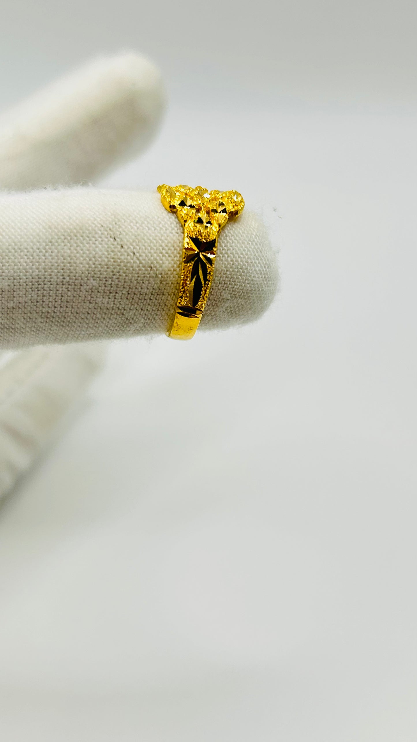 22ct Gold Ladies Ring – Size O (4.4g, Hallmarked)