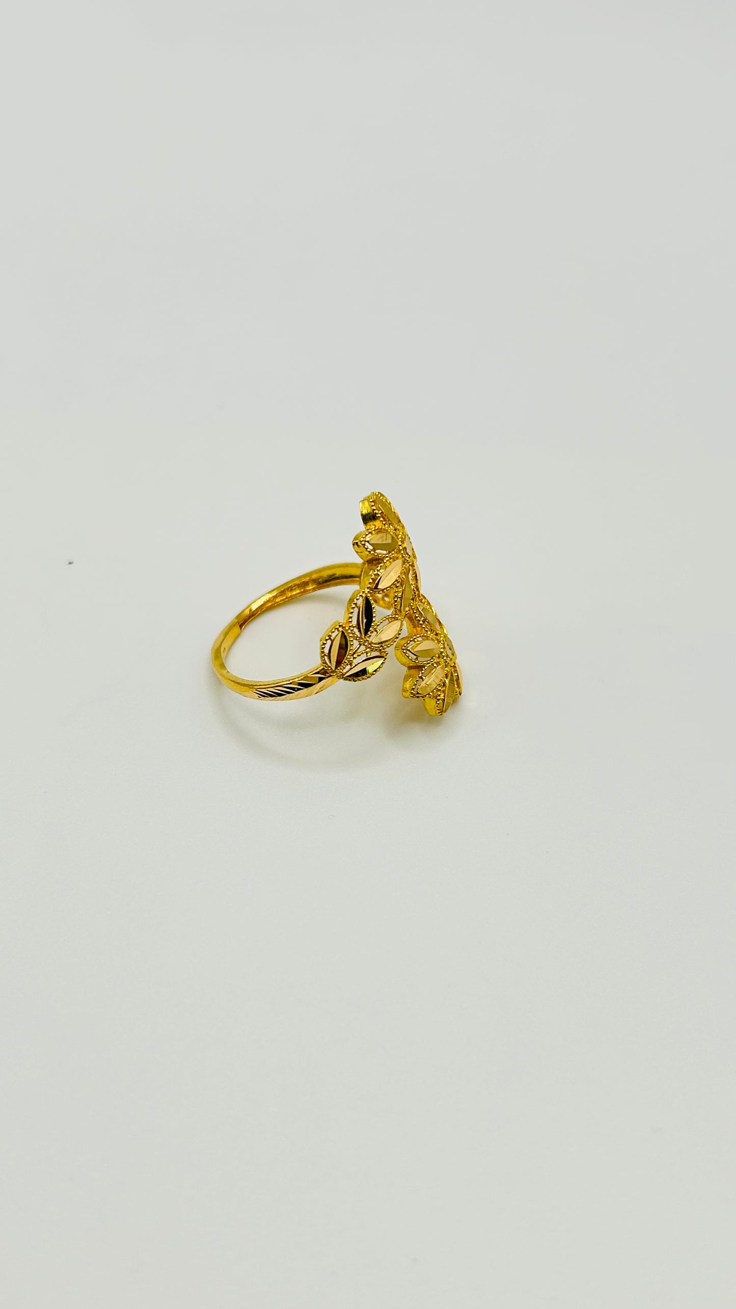 22ct Gold Ladies Ring – Size S (2.7g, Hallmarked)