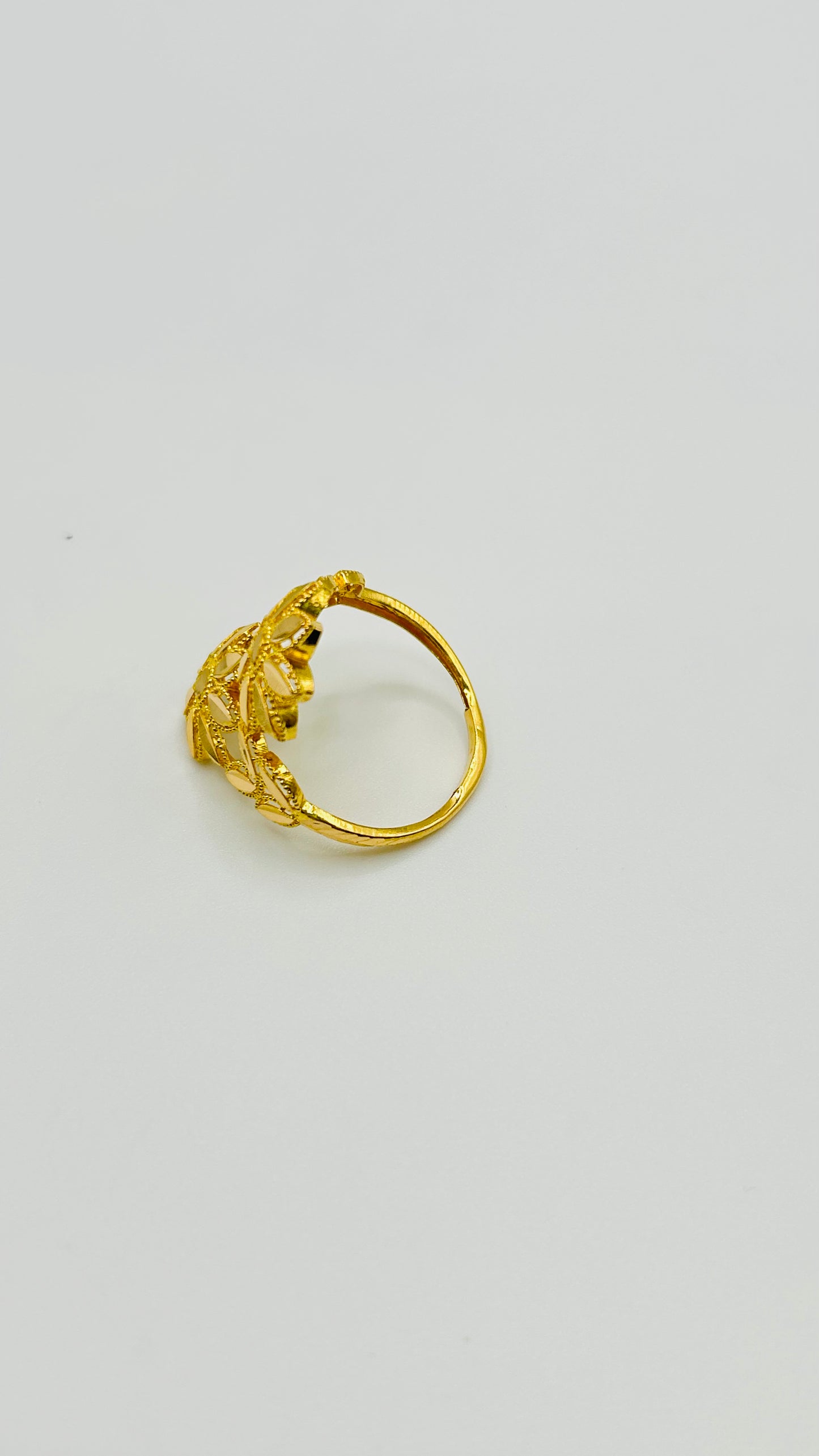 22ct Gold Ladies Ring – Size S (2.7g, Hallmarked)