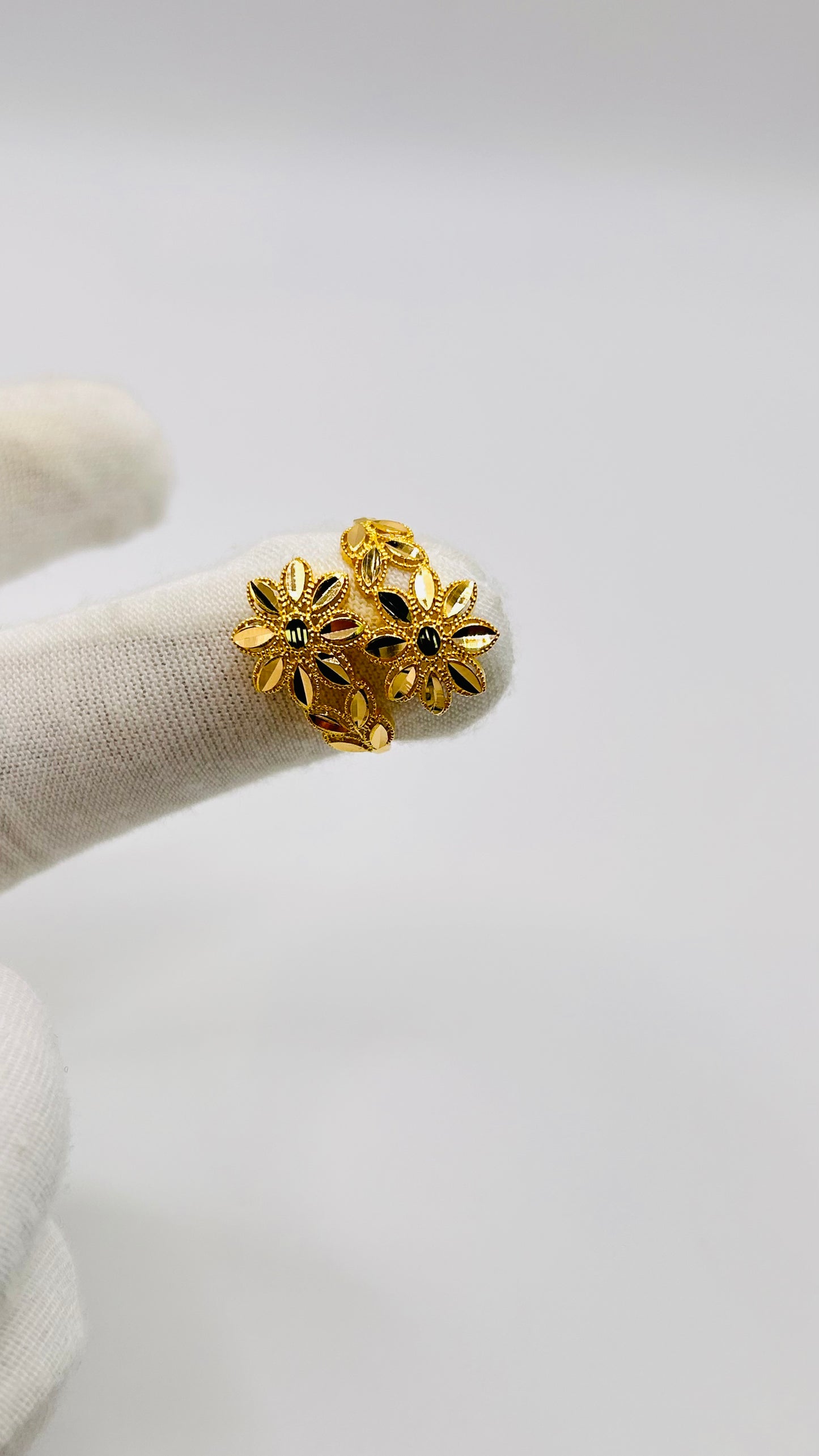 22ct Gold Ladies Ring – Size S (2.7g, Hallmarked)