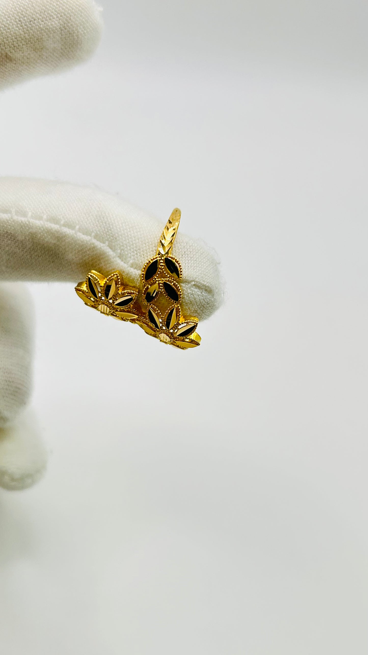 22ct Gold Ladies Ring – Size S (2.7g, Hallmarked)