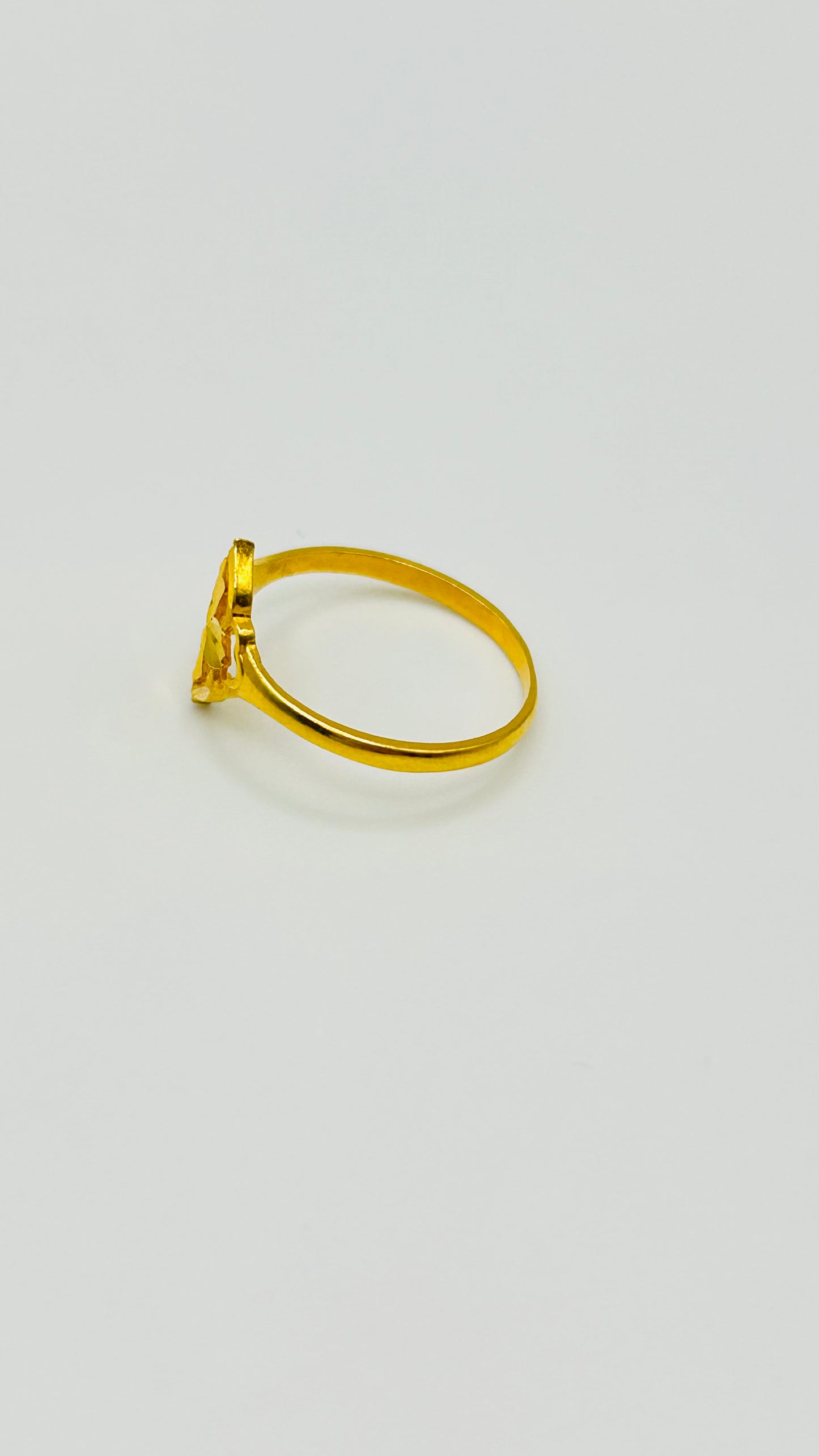 22ct Gold Ladies Ring – Size N½ (2.0g, Hallmarked)