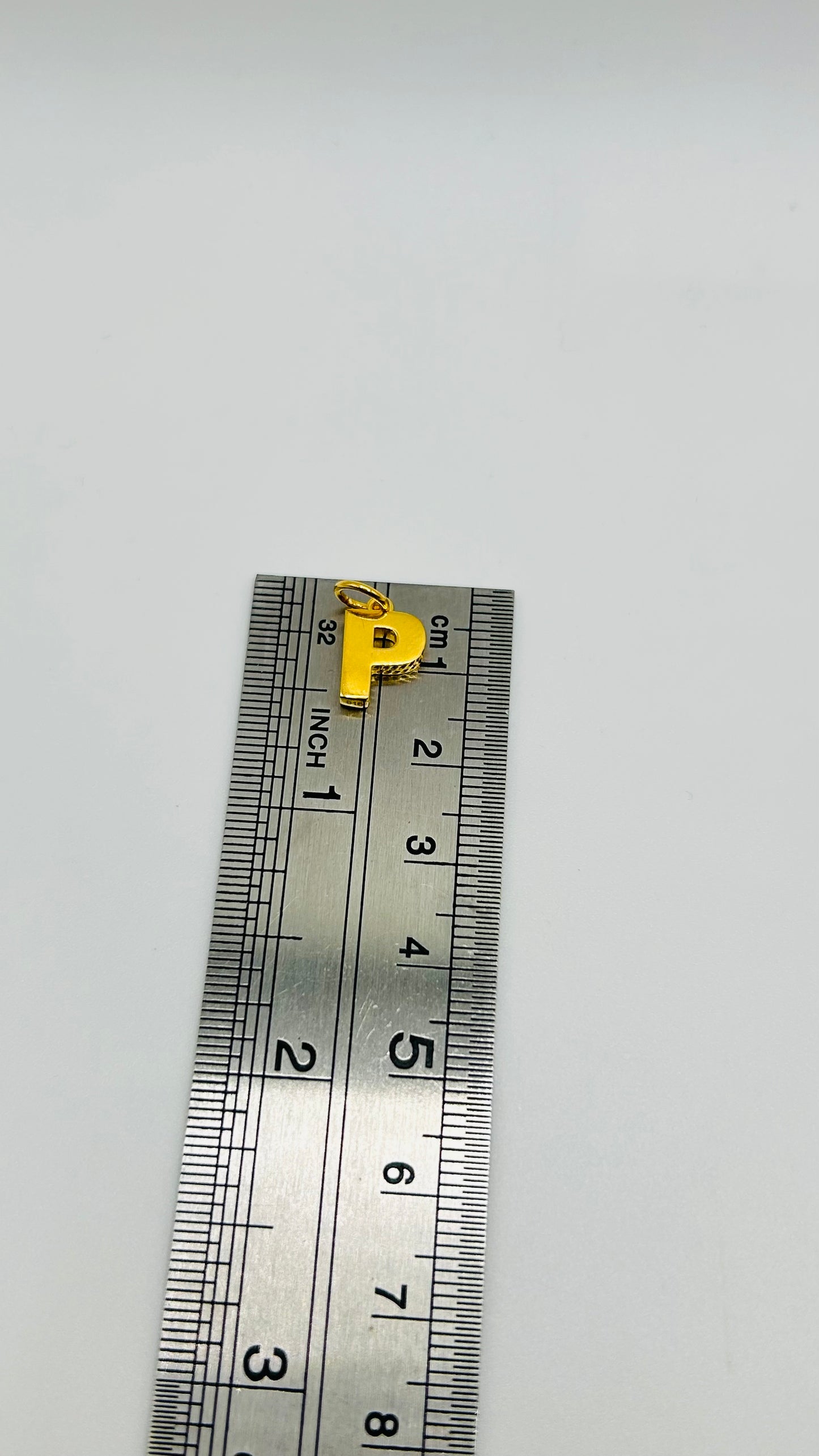 22ct Gold “P” Pendant – 0.8g