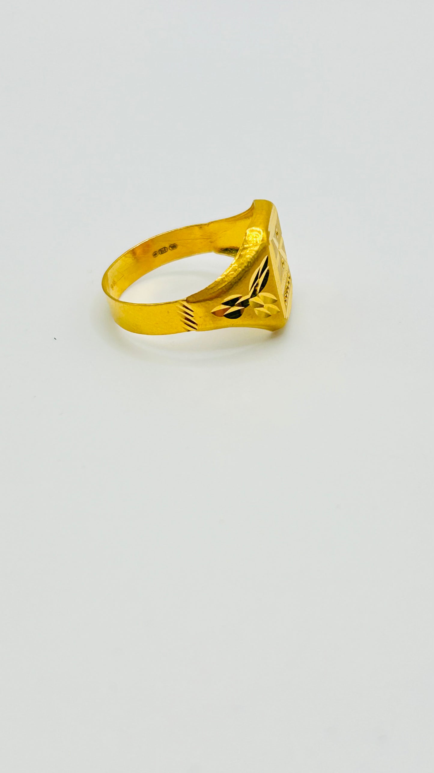22ct Gold Men’s Ring – Size S½ (3.2g, Hallmarked)