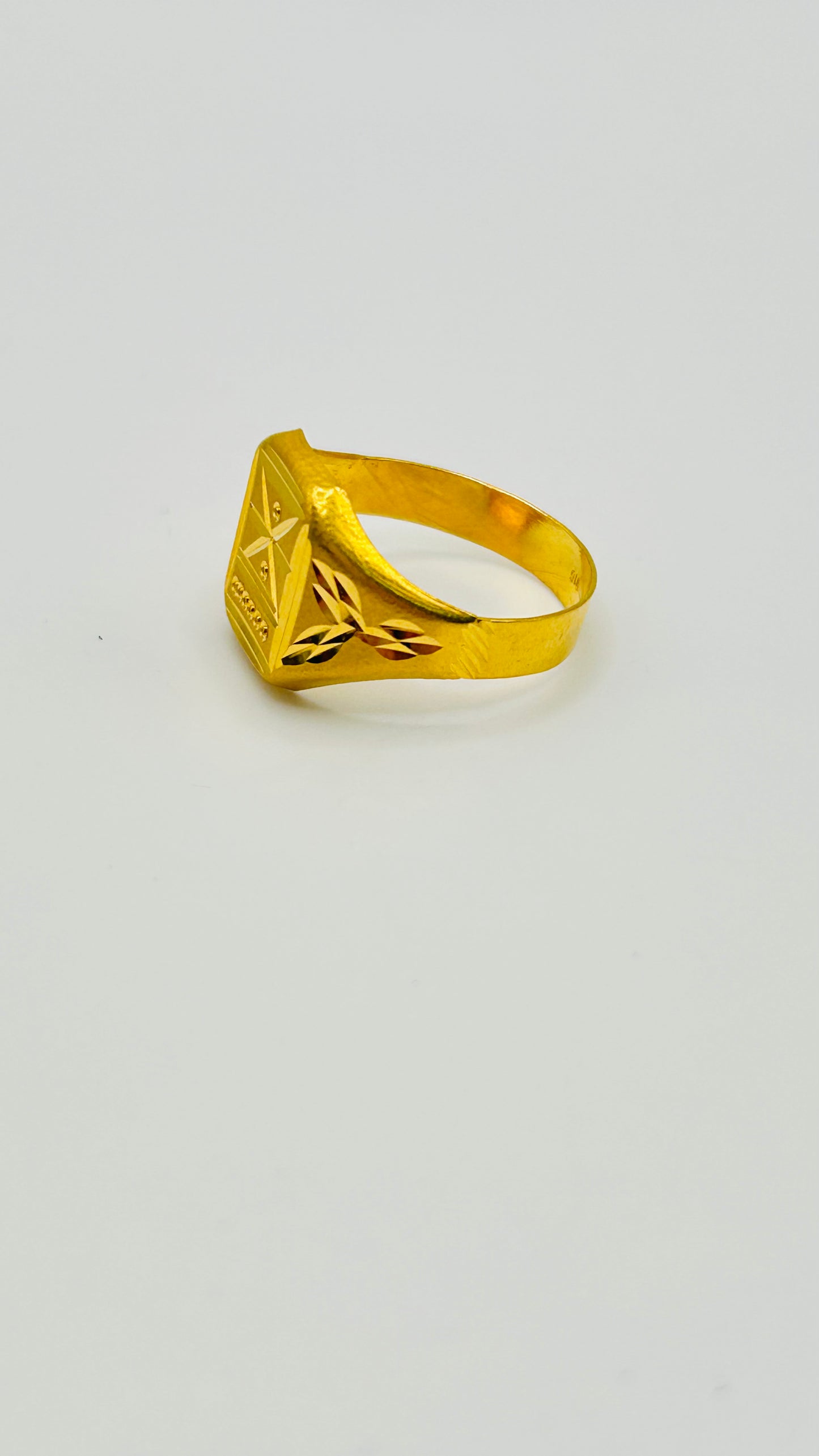 22ct Gold Men’s Ring – Size S½ (3.2g, Hallmarked)