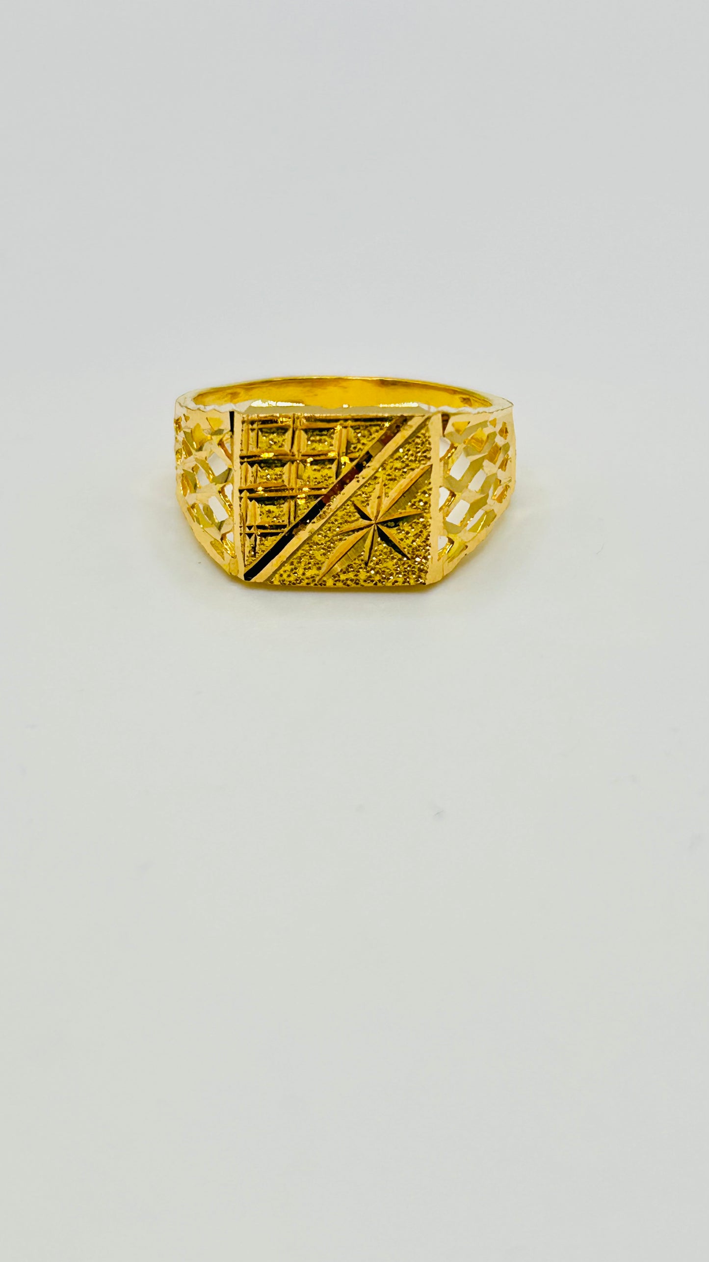 22ct Gold Men’s Ring – Size S (4.1g, Hallmarked)