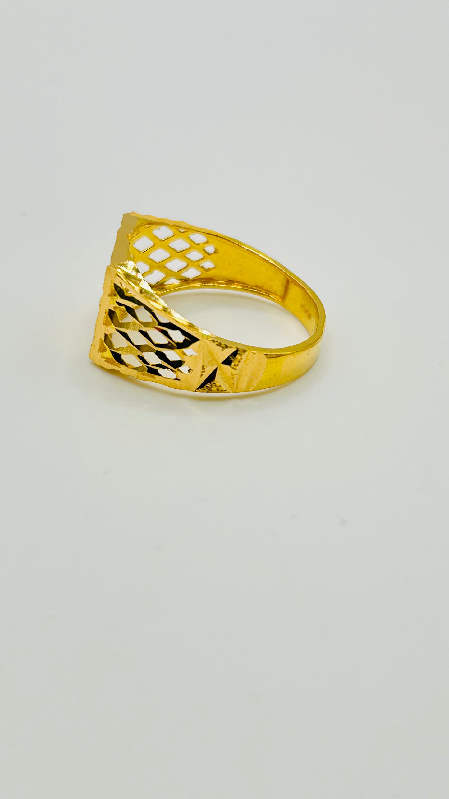 22ct Gold Men’s Ring – Size S (4.1g, Hallmarked)