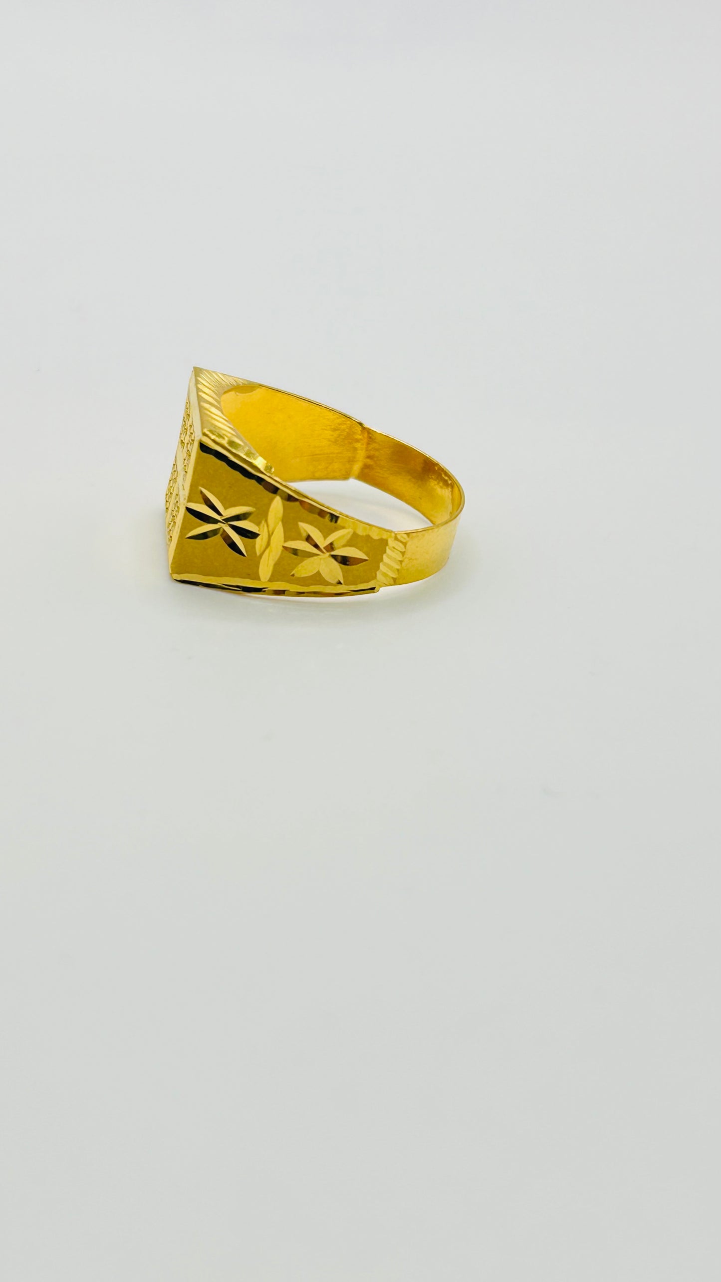 22ct Gold Men’s Ring – Size Q (3.8g, Hallmarked)