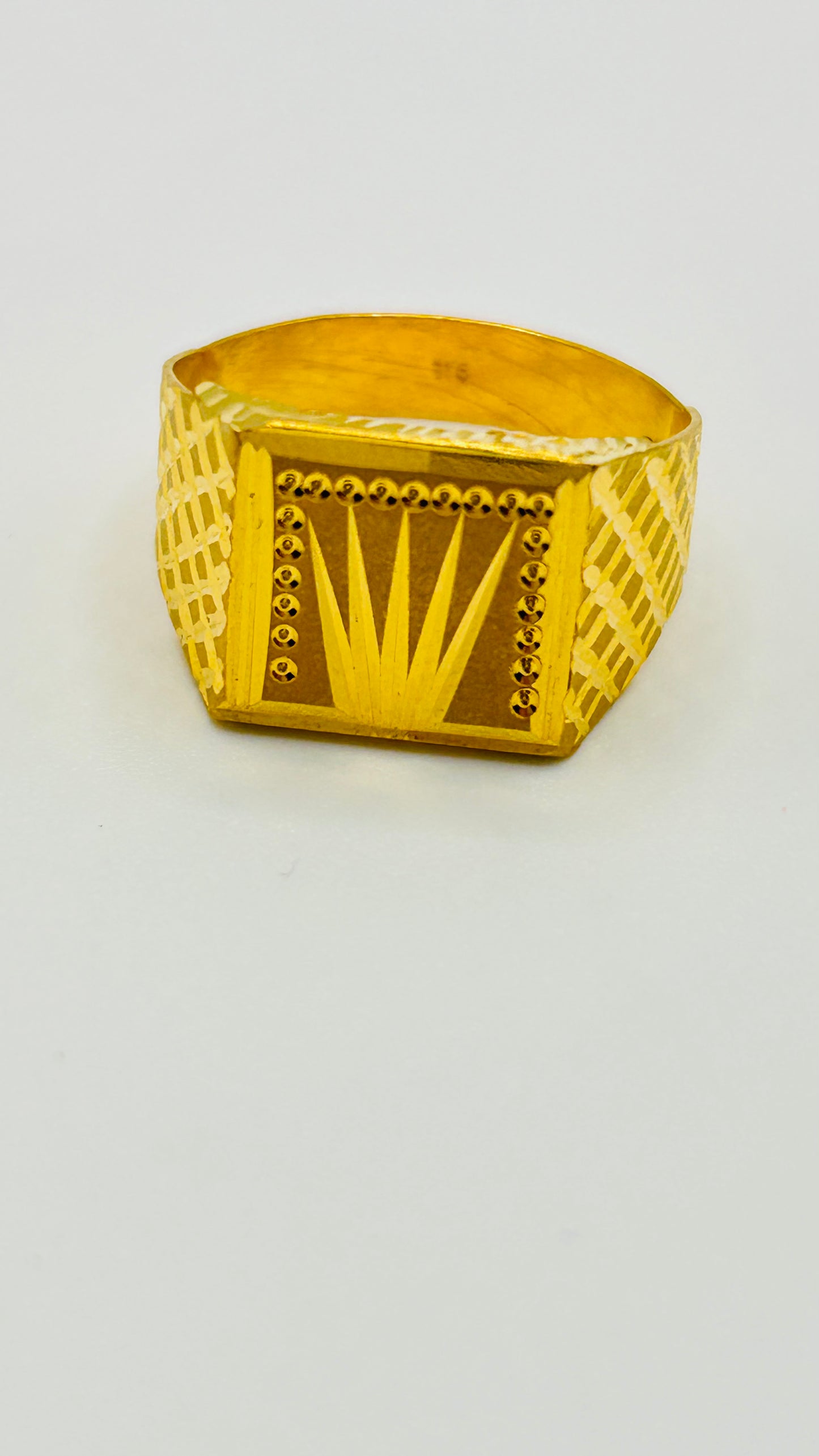 22ct Gold Men’s Ring – Size S (3.8g, Hallmarked)