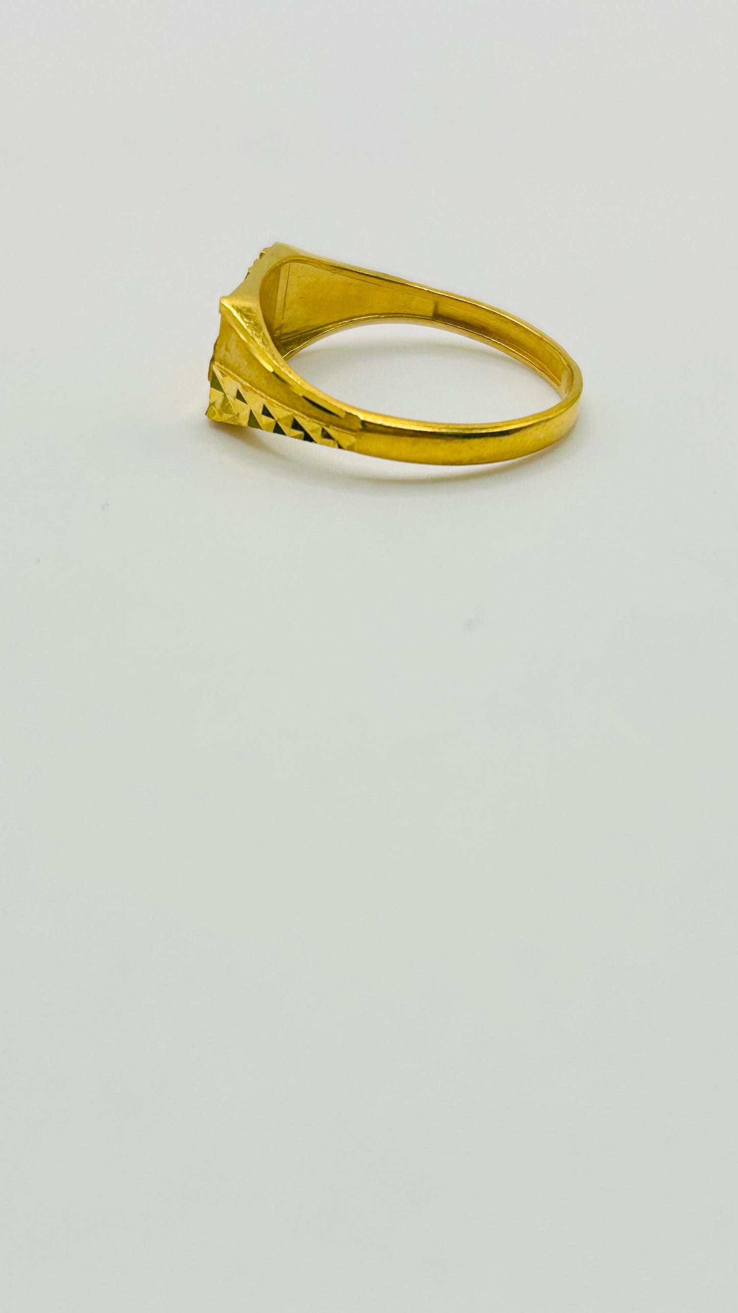 22ct Gold Men’s Ring – Size R (3.5g, Hallmarked)