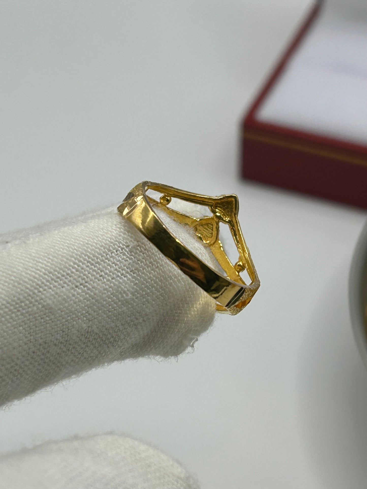 22ct Gold Ring Size Q Ladies Hallmarked 4.8 grams