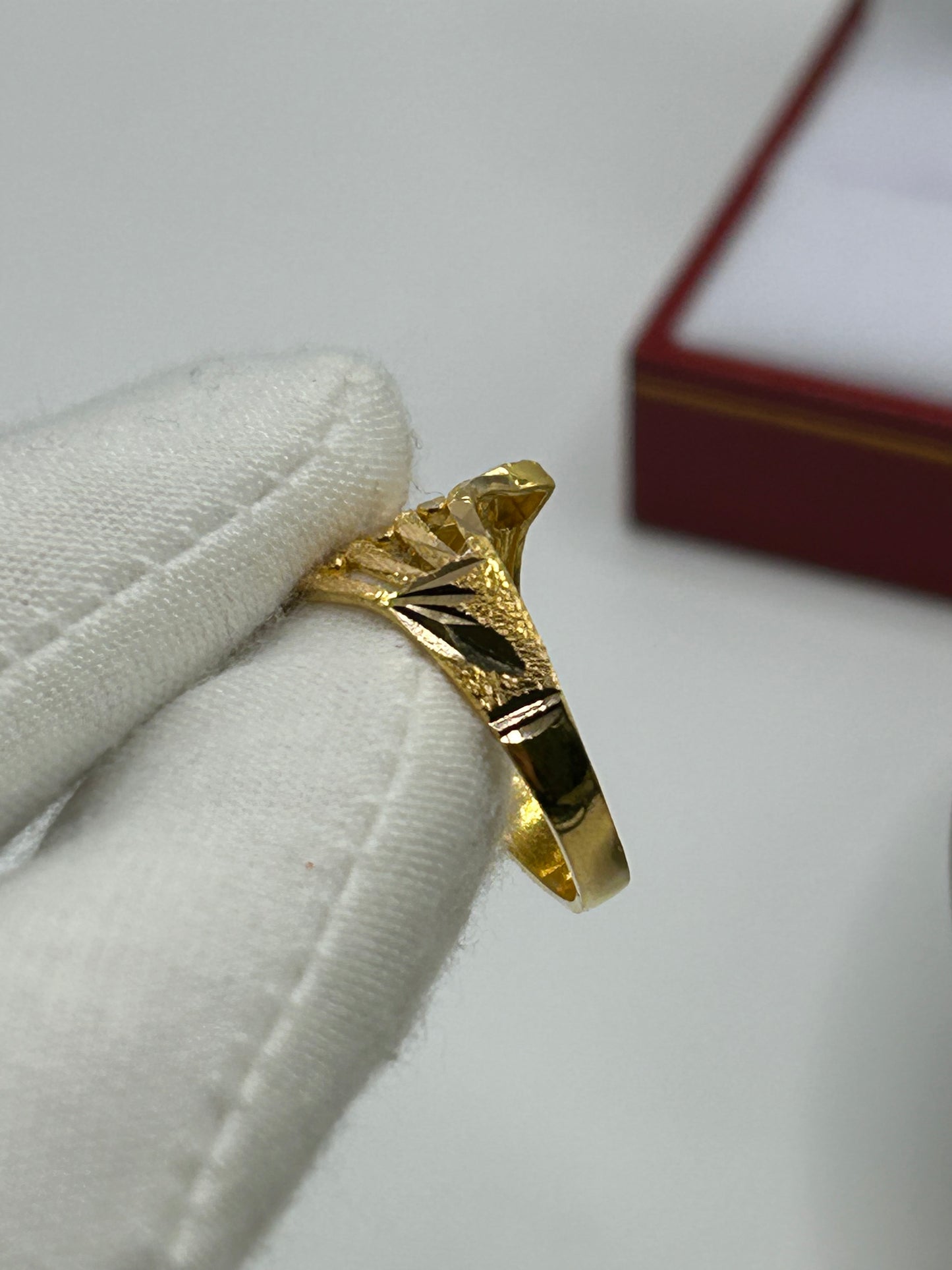 22ct Gold Ring Size Q Ladies Hallmarked 4.8 grams