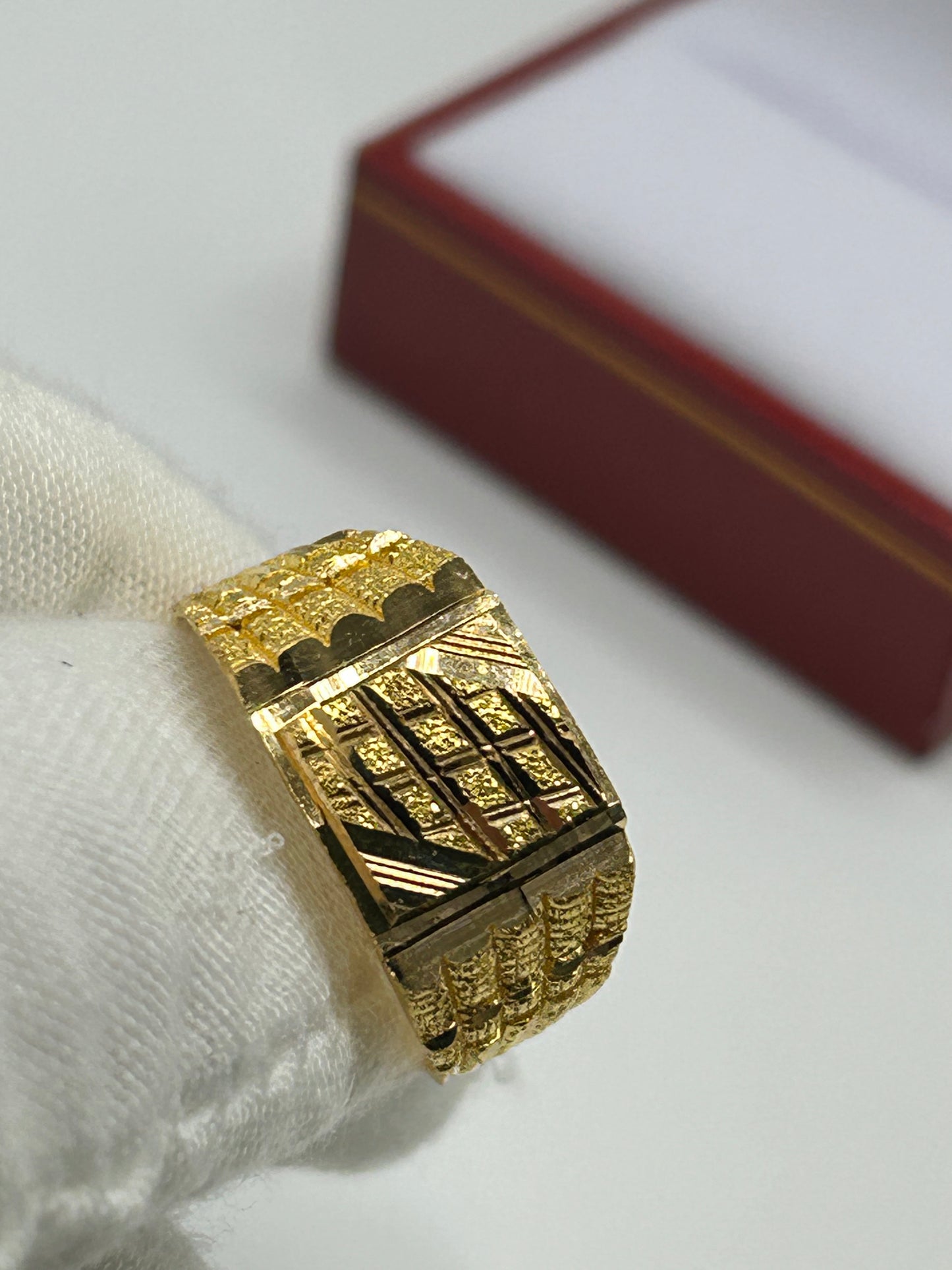22ct Gold Ring Size V Hallmarked 6.0 grams