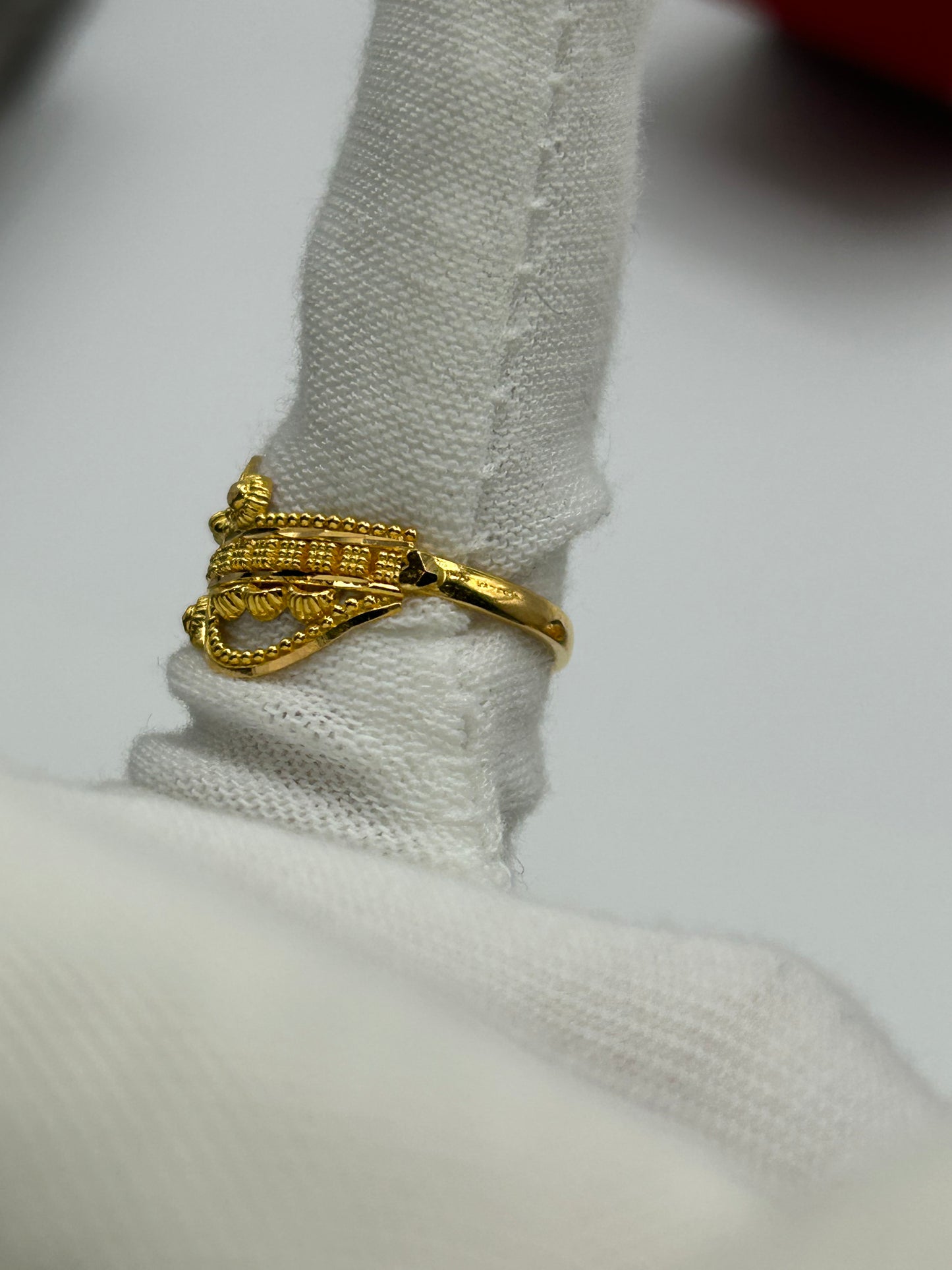 22ct Gold Ring Size L Hallmarked 2.1 grams