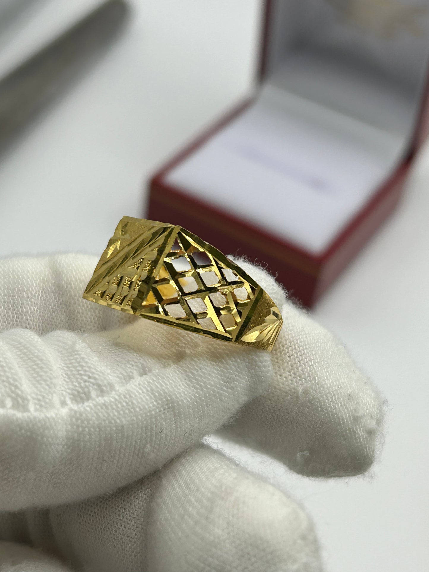 22ct Gold Ring Size U Hallmarked 5.5 grams