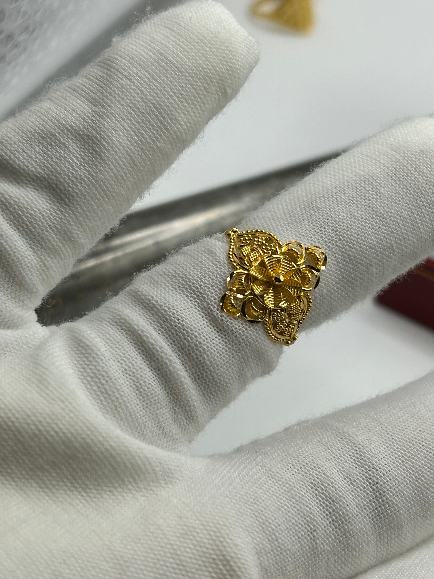 22ct Gold Ring Size K Hallmarked 2.6 grams