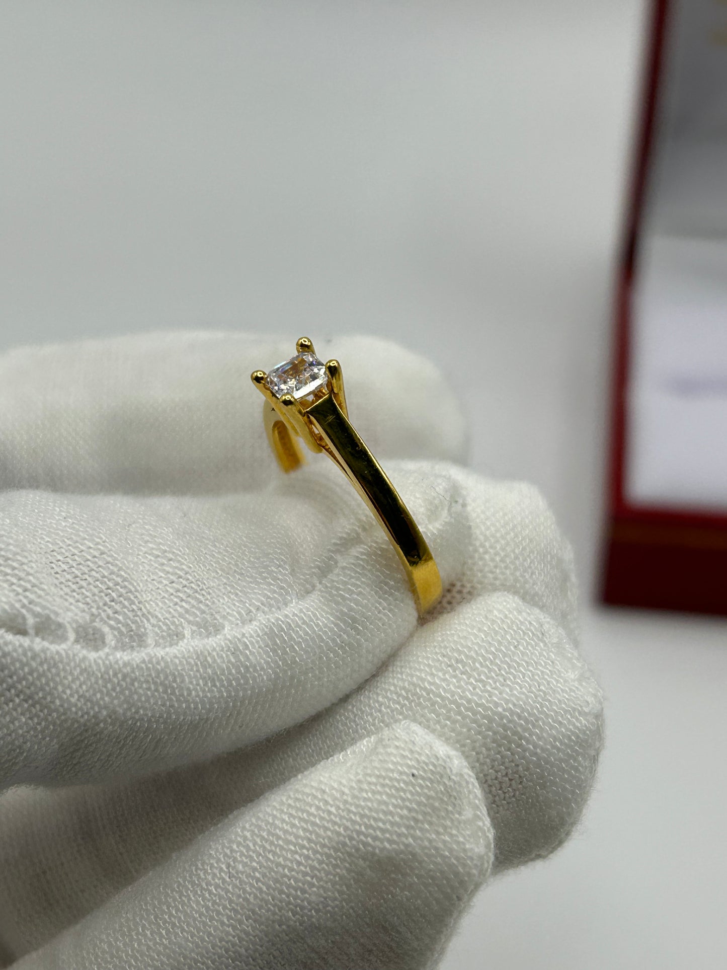 22ct Gold Ladies Ring 2.7 grams Size M